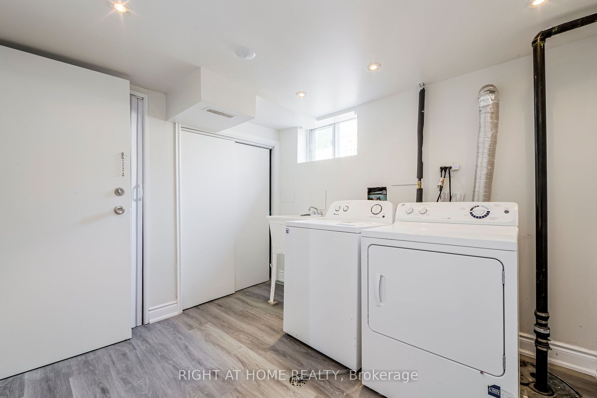 32 Florens Avenue Property Photo 23