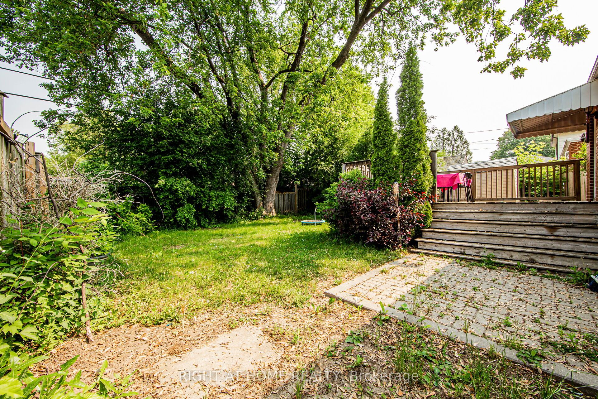 32 Florens Avenue Property Photo 25