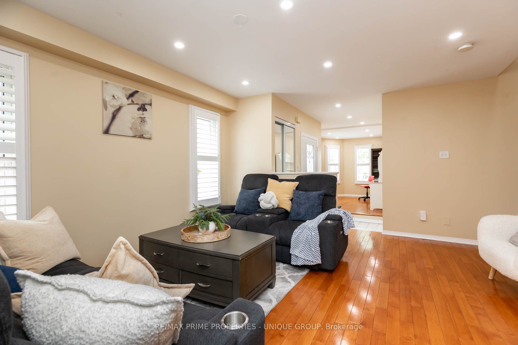 25 Pine Gate Place Property Photo 3