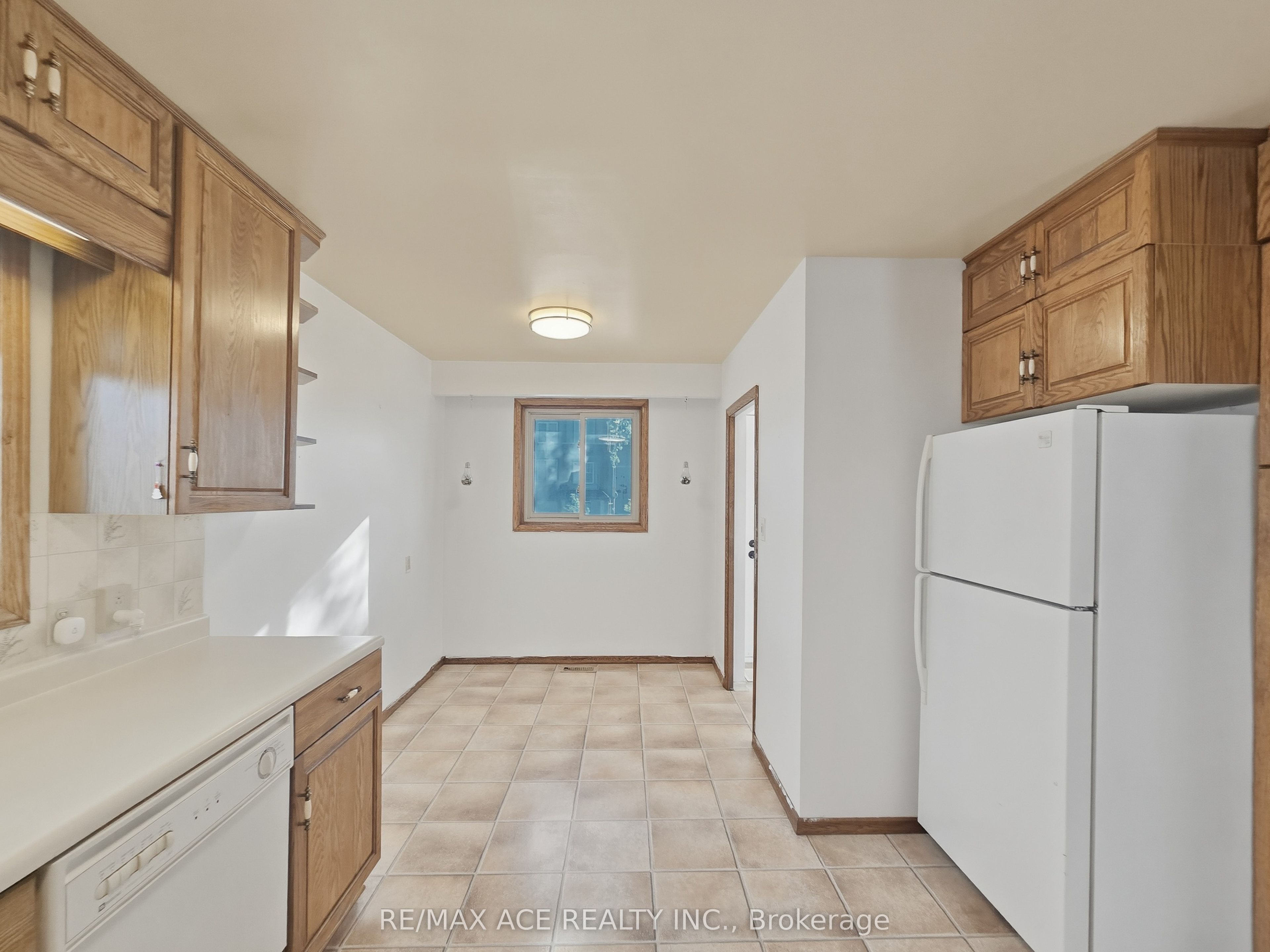 1385 Park Road S Property Photo 11