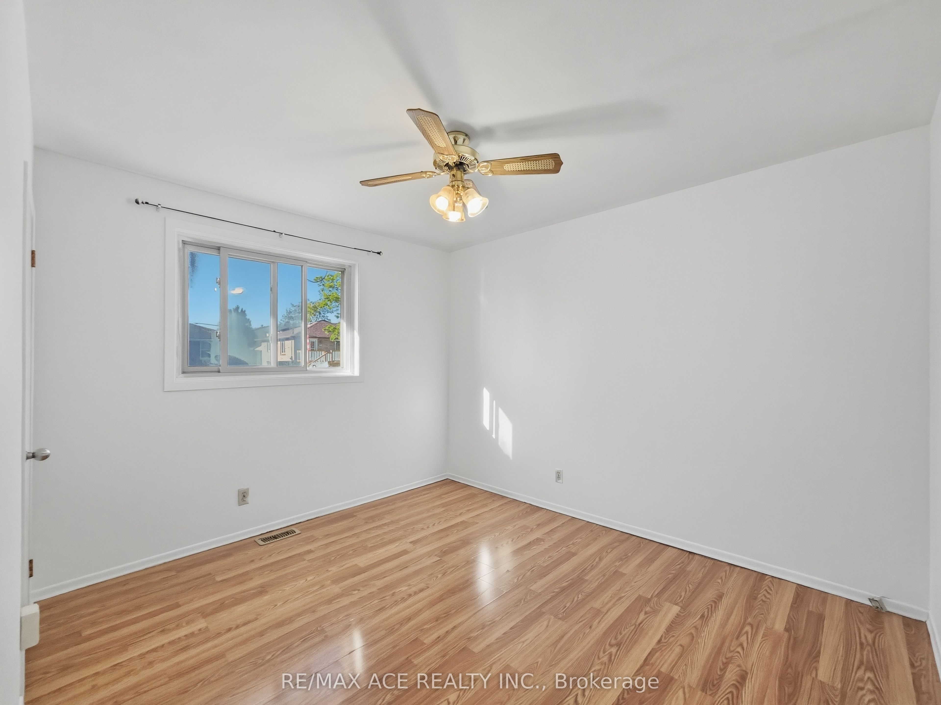 1385 Park Road S Property Photo 17