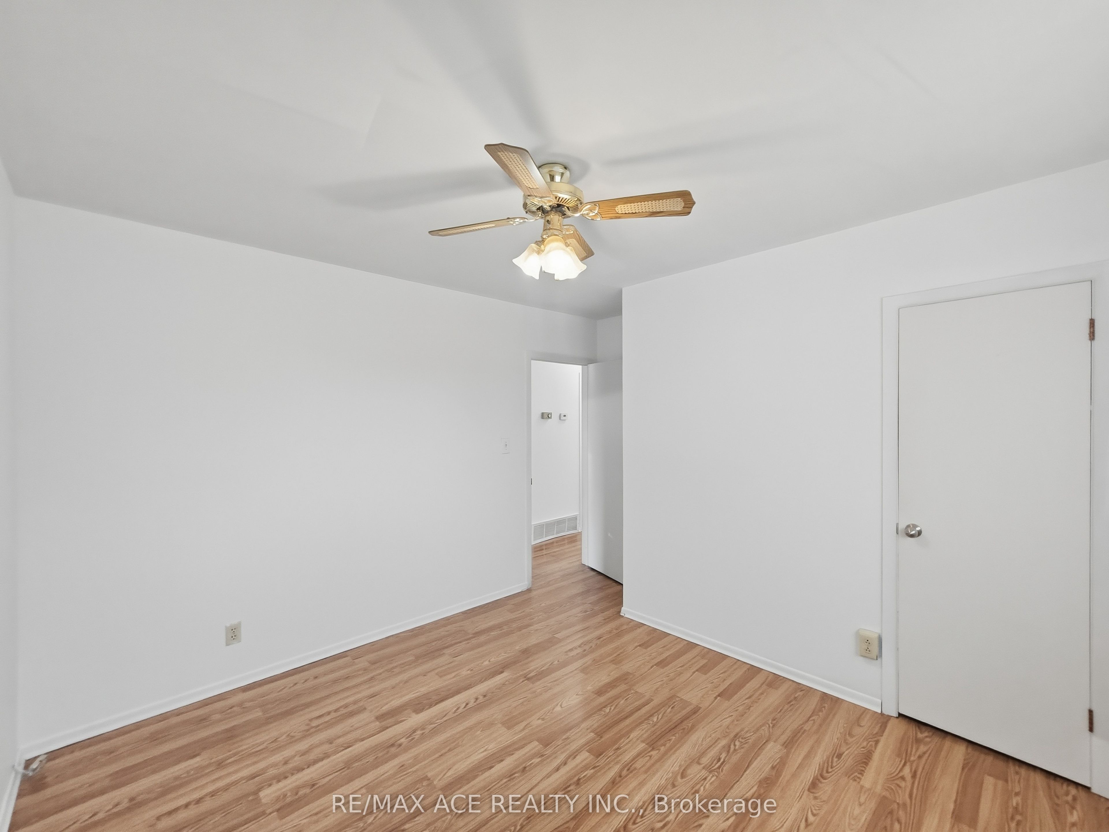 1385 Park Road S Property Photo 18