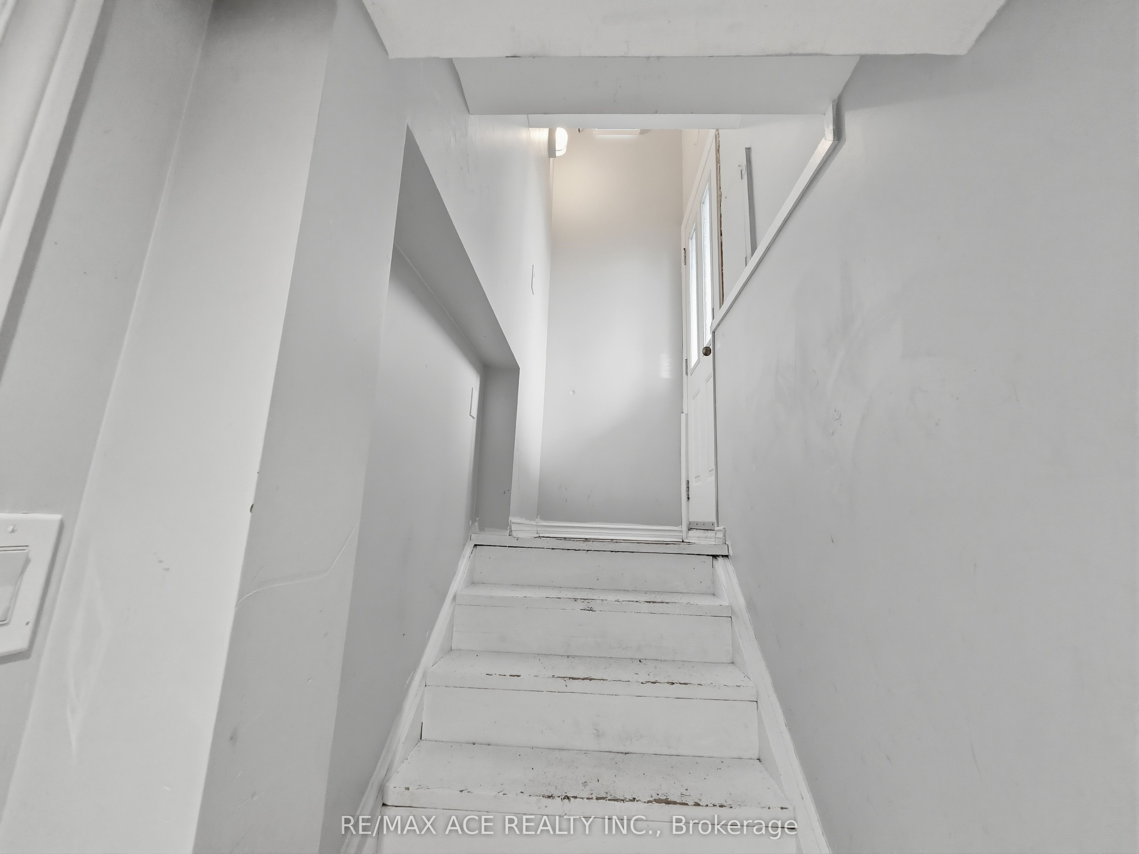 1385 Park Road S Property Photo 33