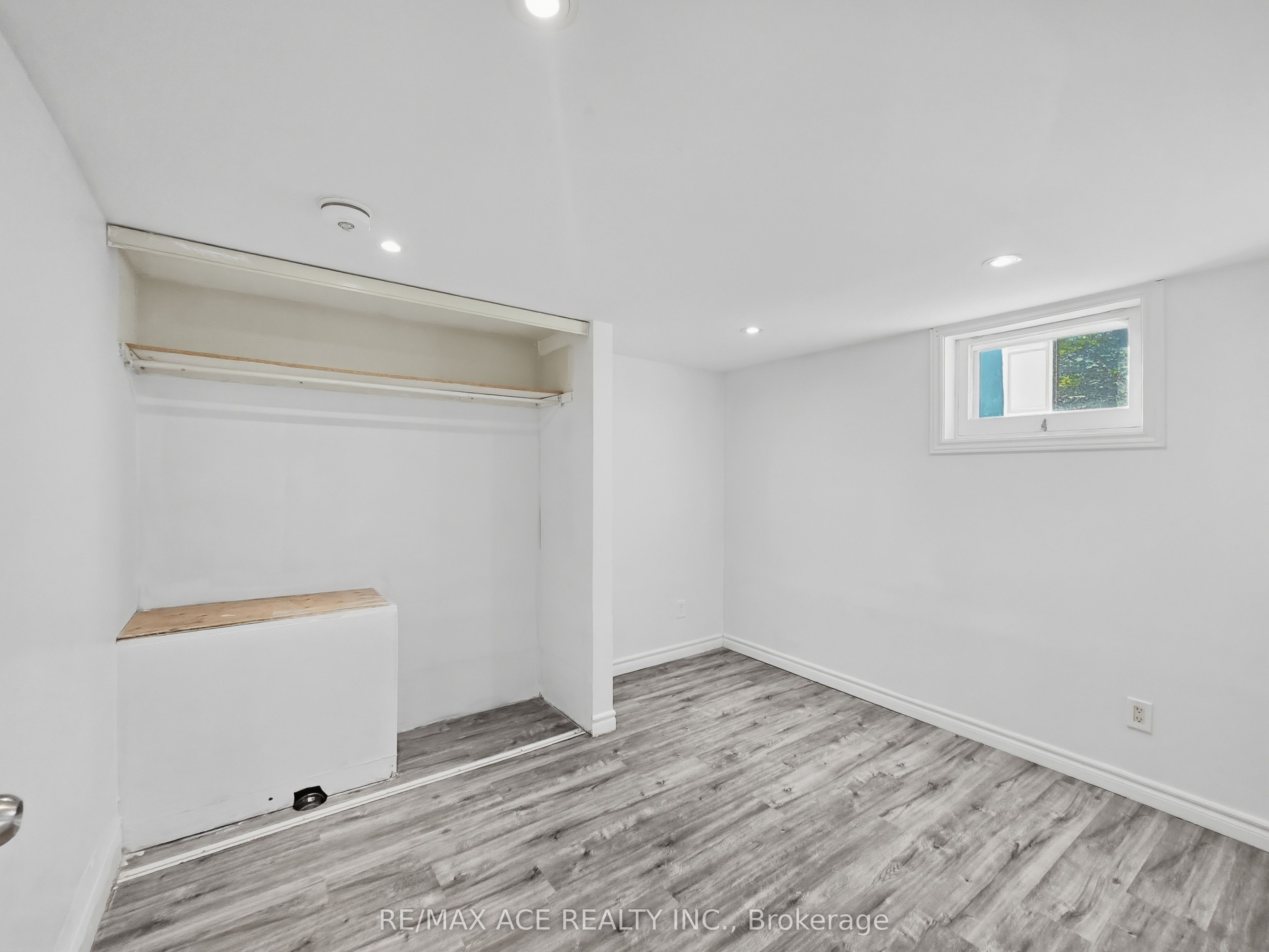 1385 Park Road S Property Photo 44