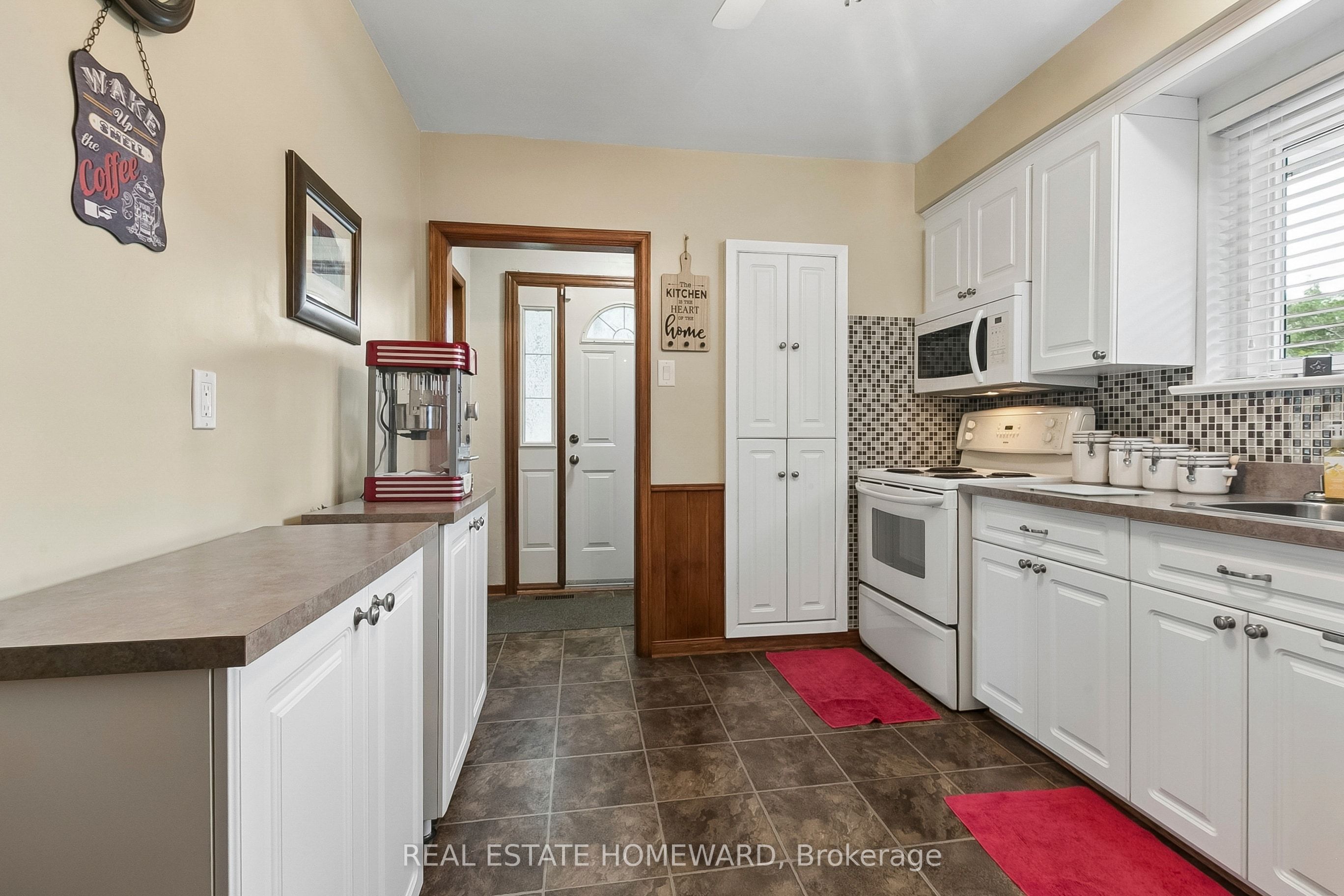 94 Rochman Boulevard Property Photo 6