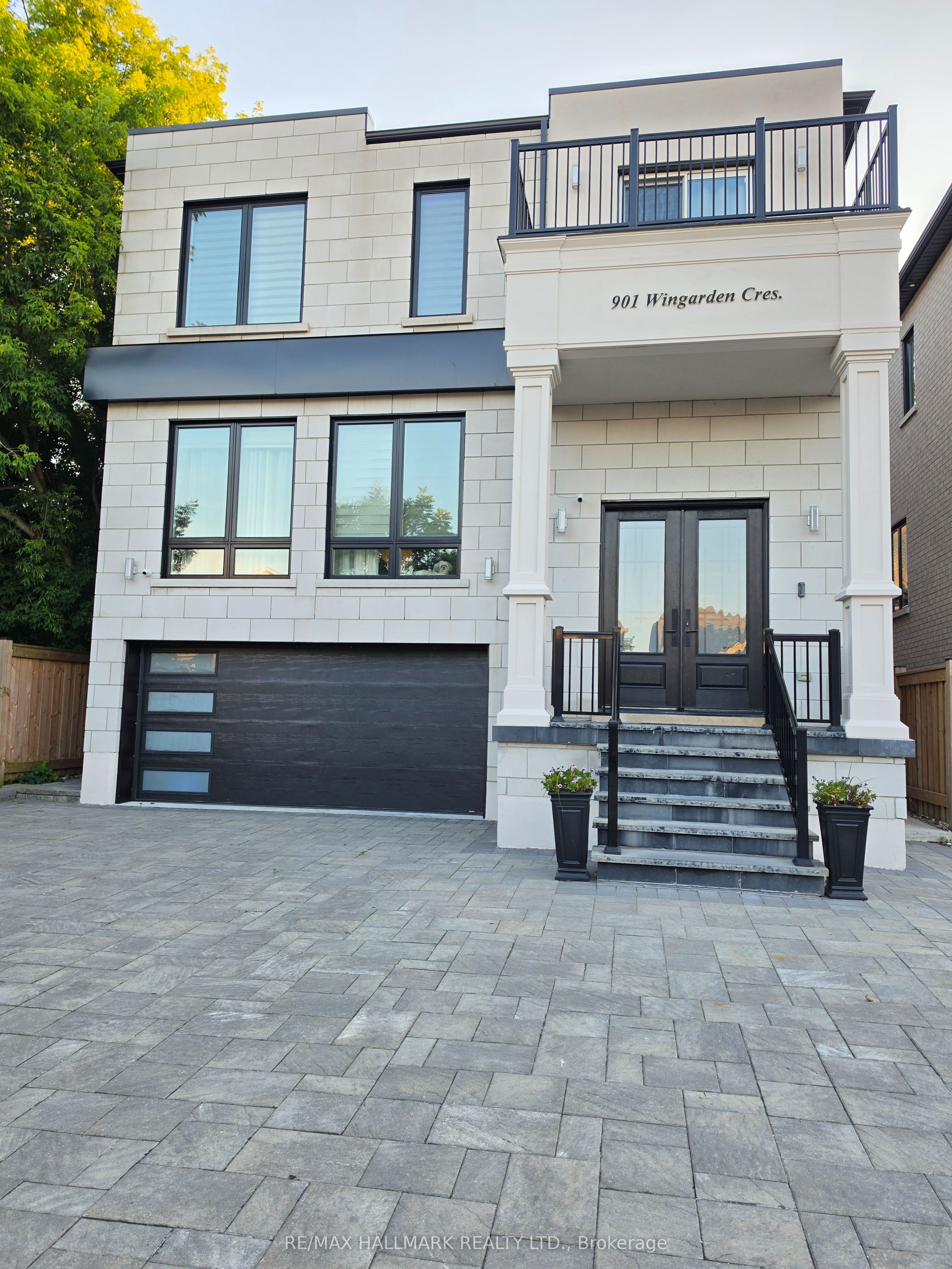 901 Wingarden Crescent Property Photo 1