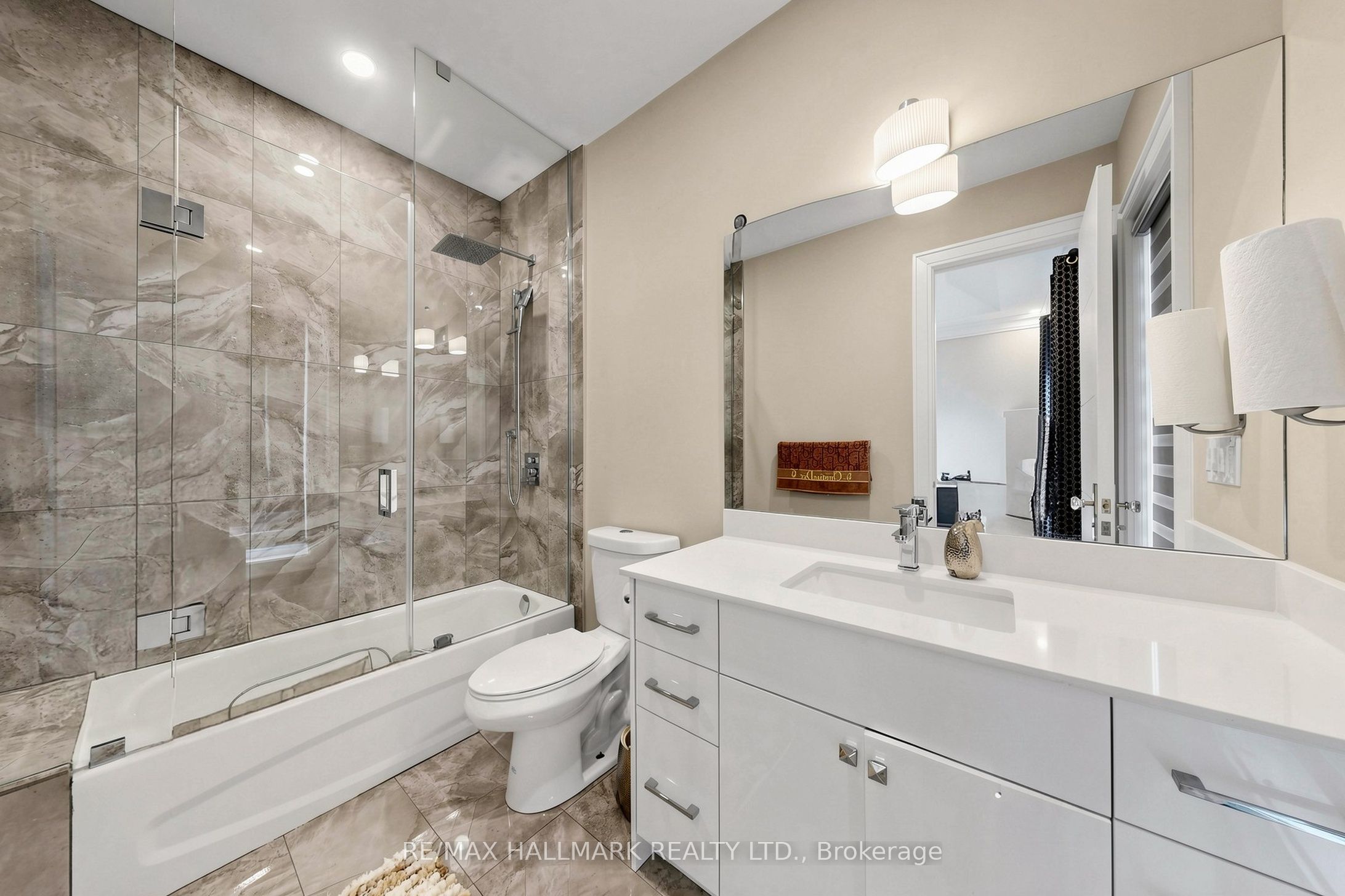 901 Wingarden Crescent Property Photo 35