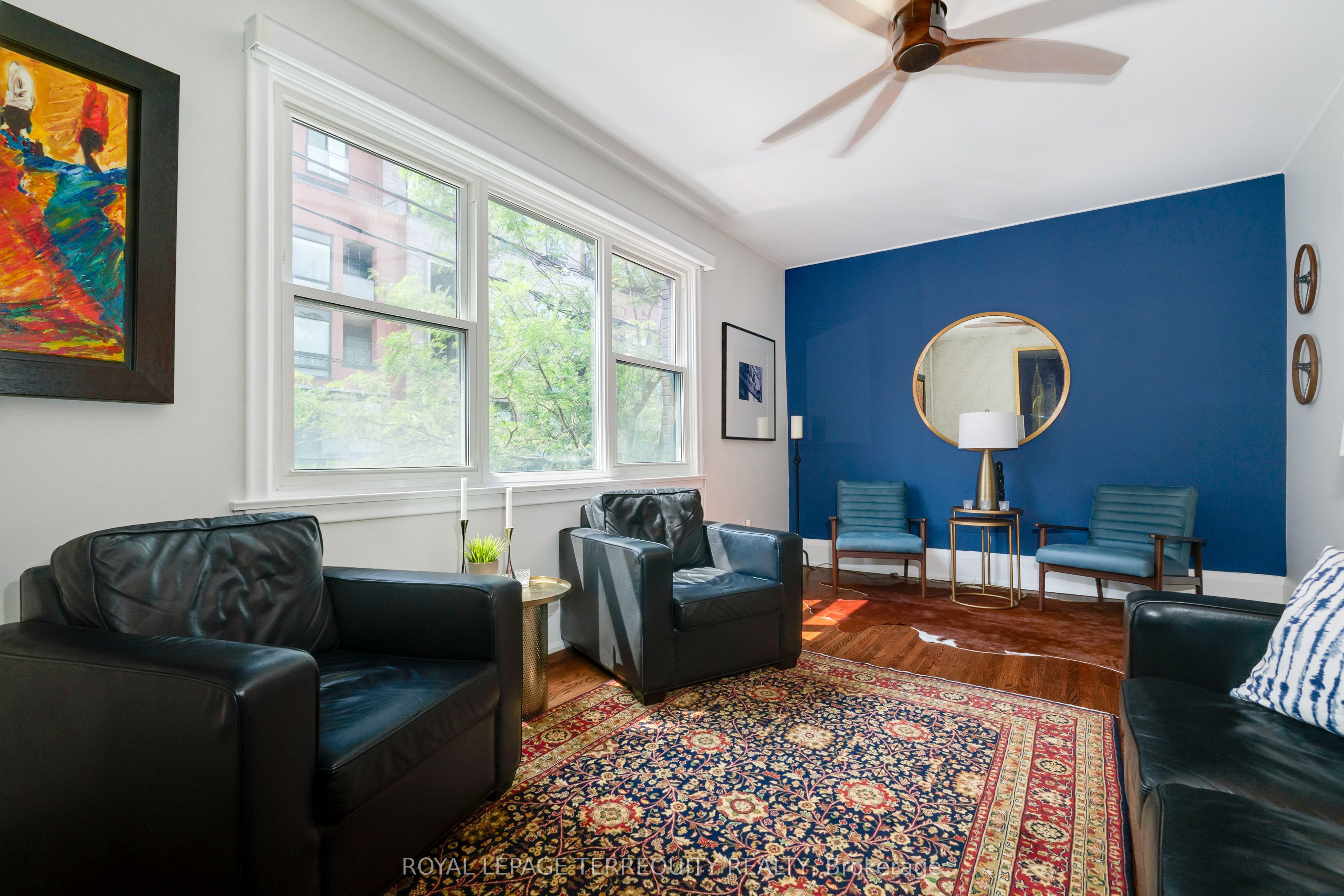 894 Queen Street E Property Photo 11