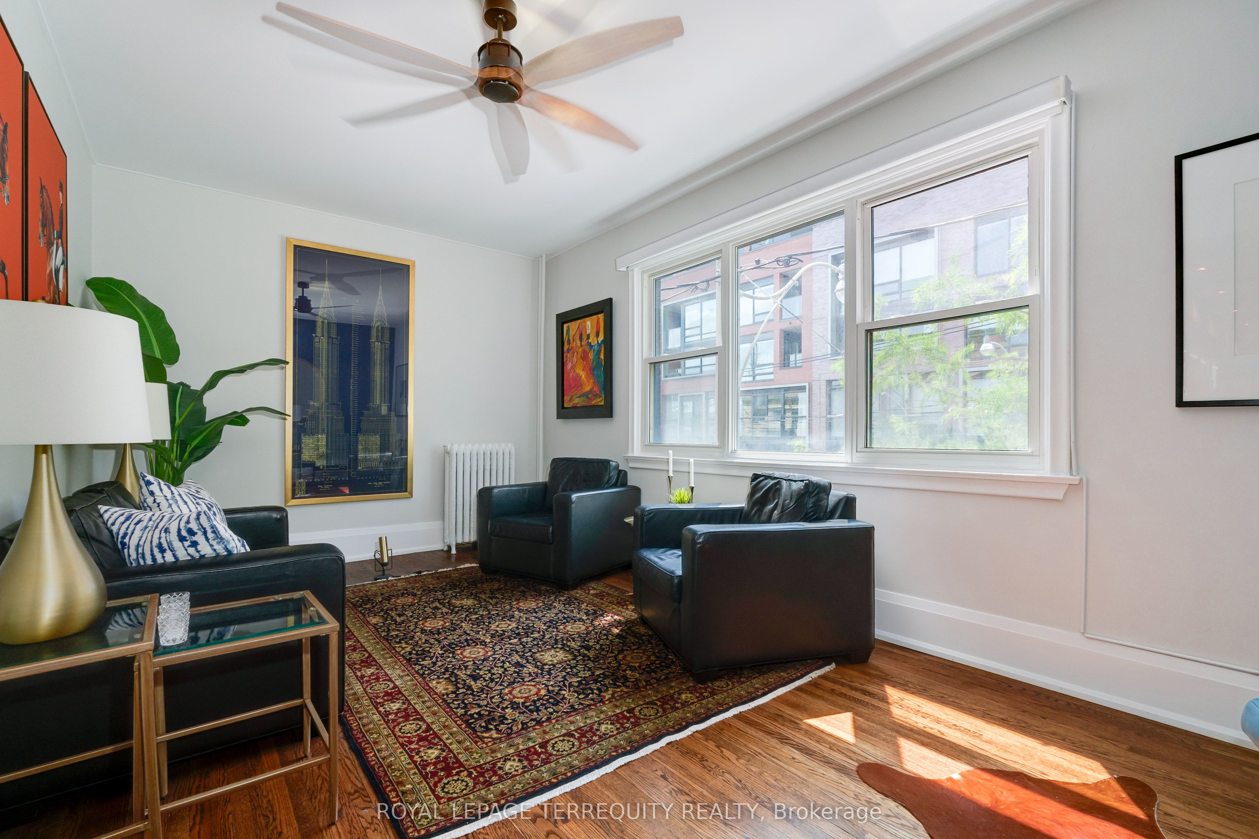 894 Queen Street E Property Photo 12