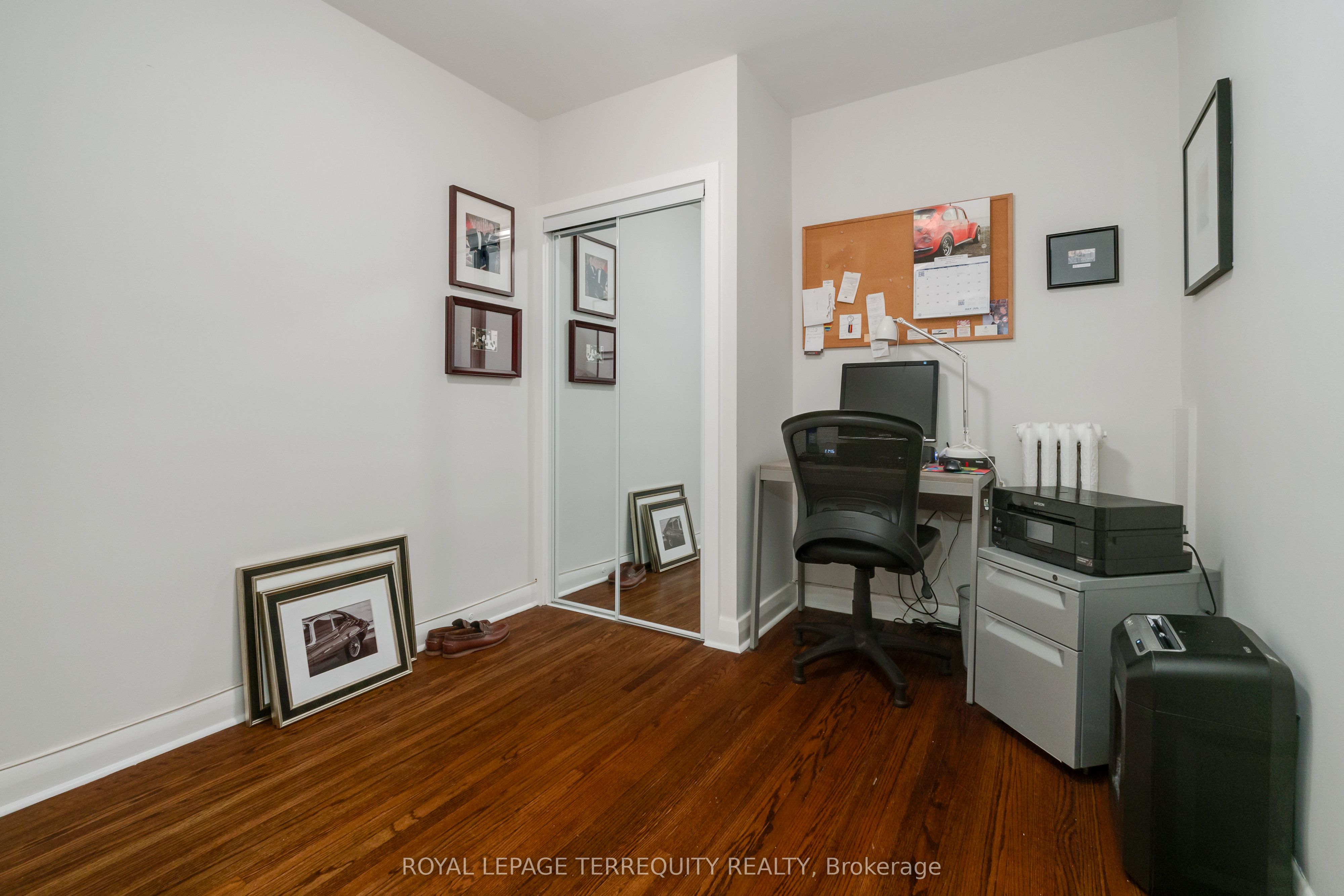 894 Queen Street E Property Photo 18