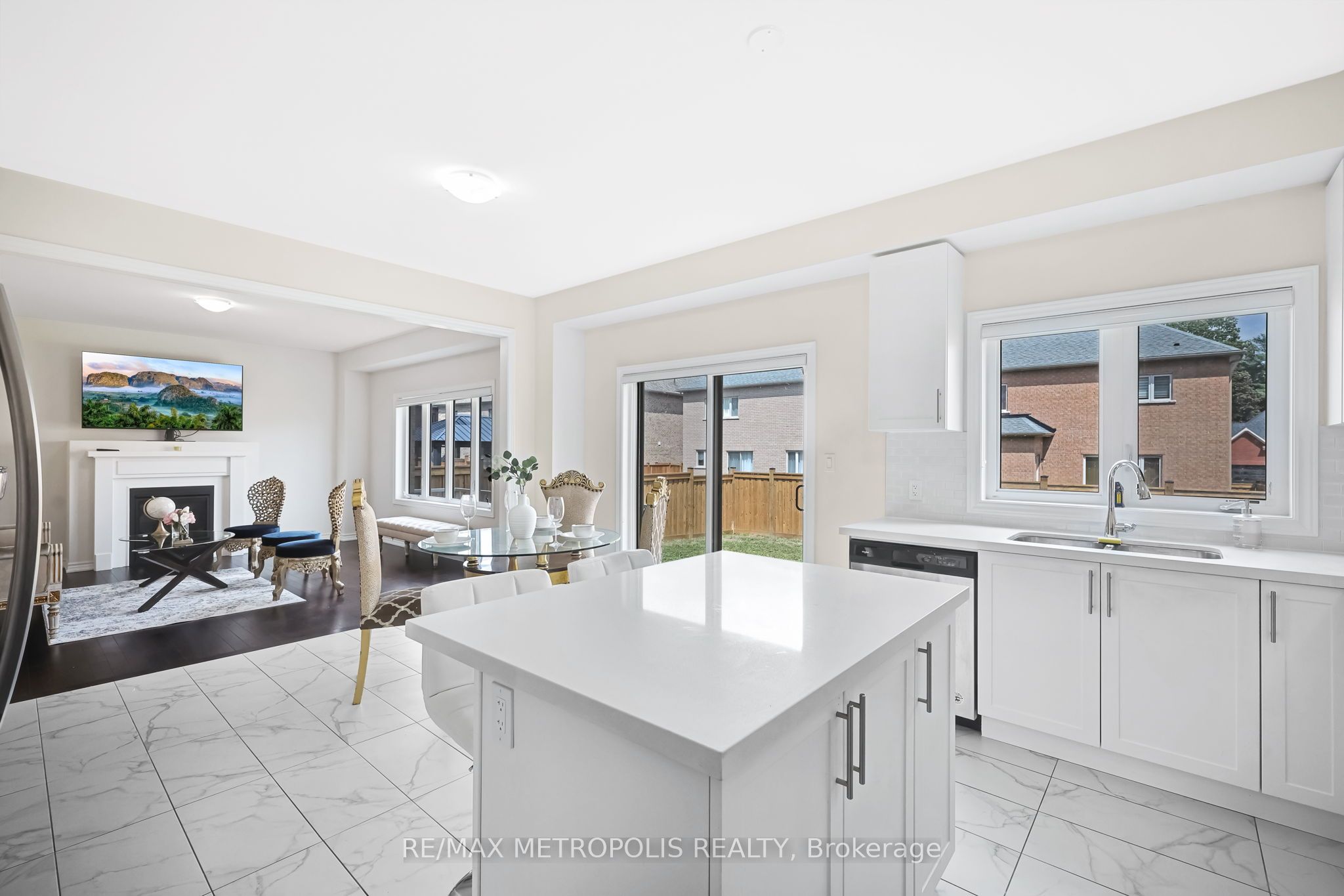 15 Douglas Kemp Crescent Property Photo 14
