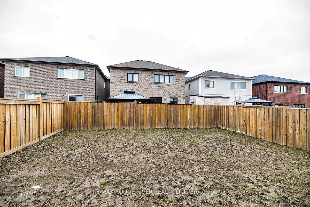 10 Moses Crescent Property Photo 11