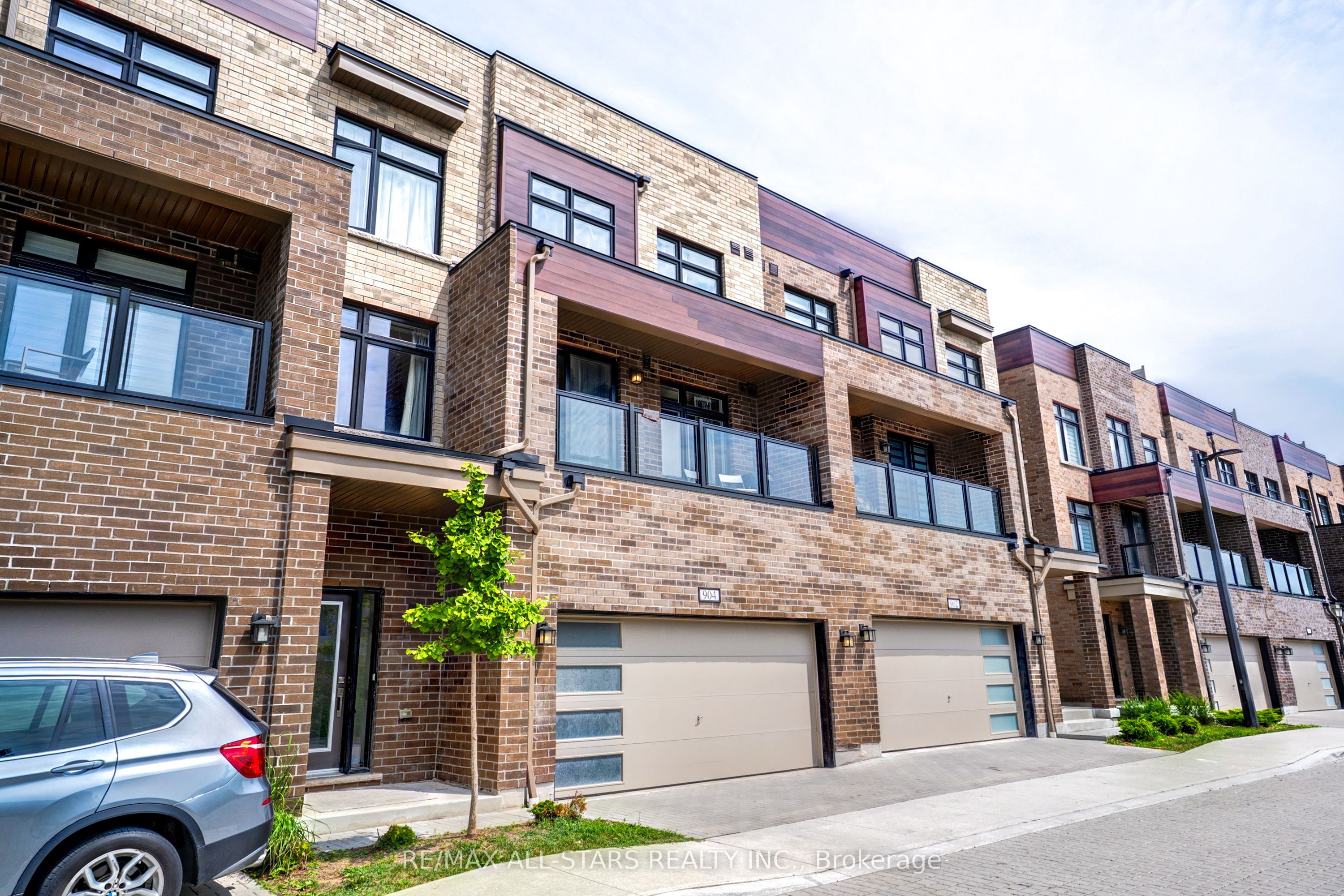1865 Pickering Parkway #904 Property Photo 3