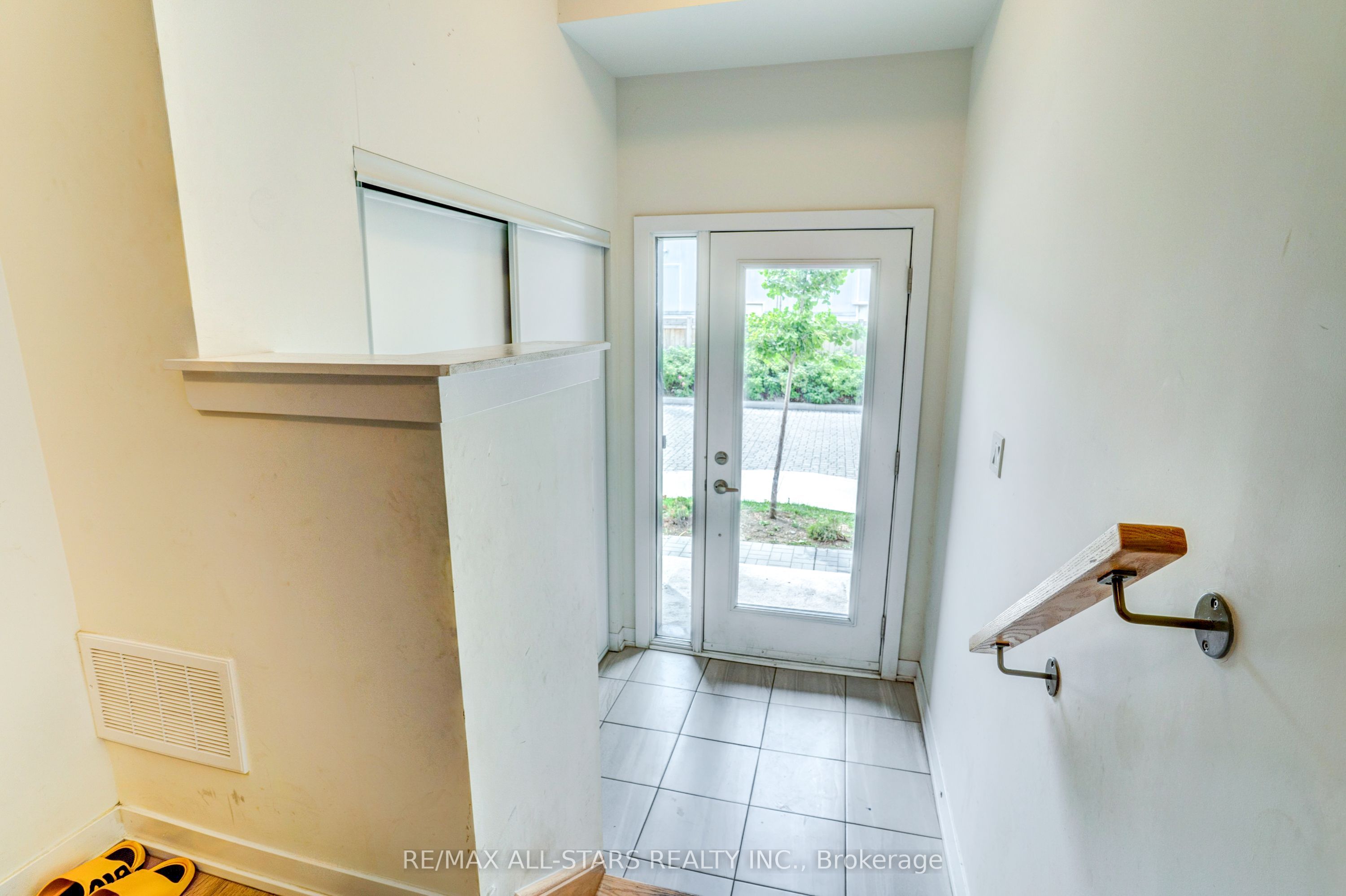 1865 Pickering Parkway #904 Property Photo 4