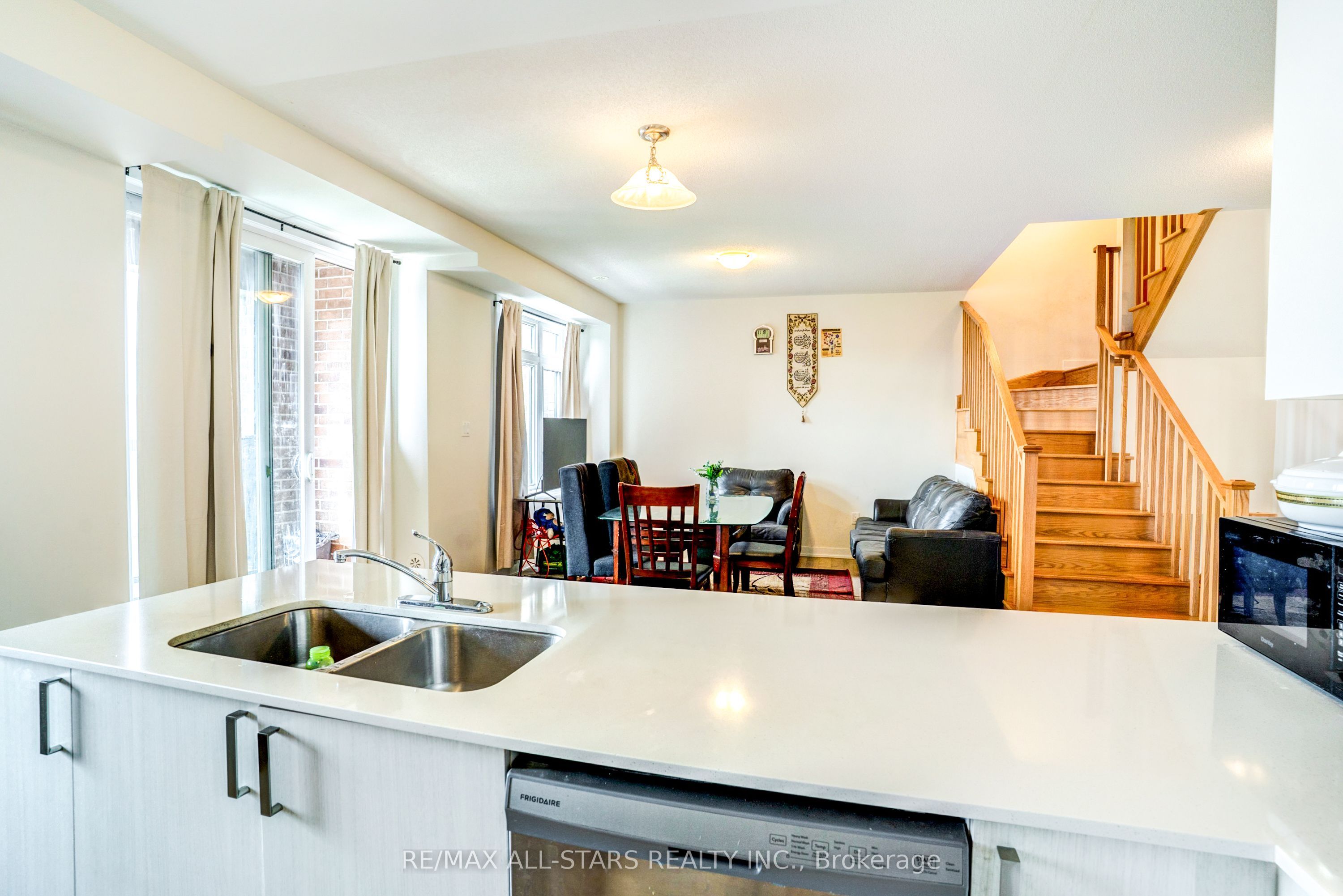 1865 Pickering Parkway #904 Property Photo 15