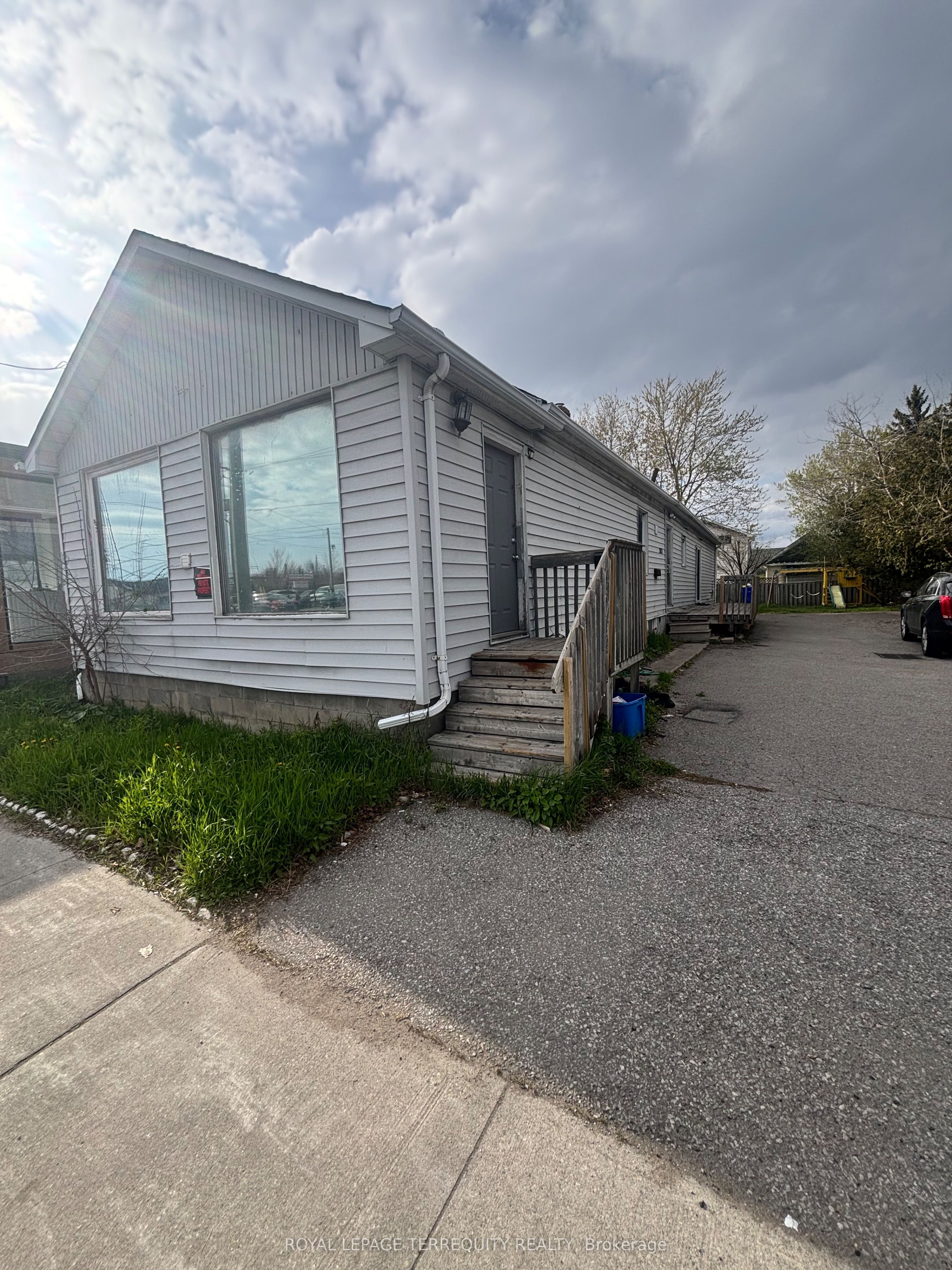 252 Bloor Street E Property Photo 2