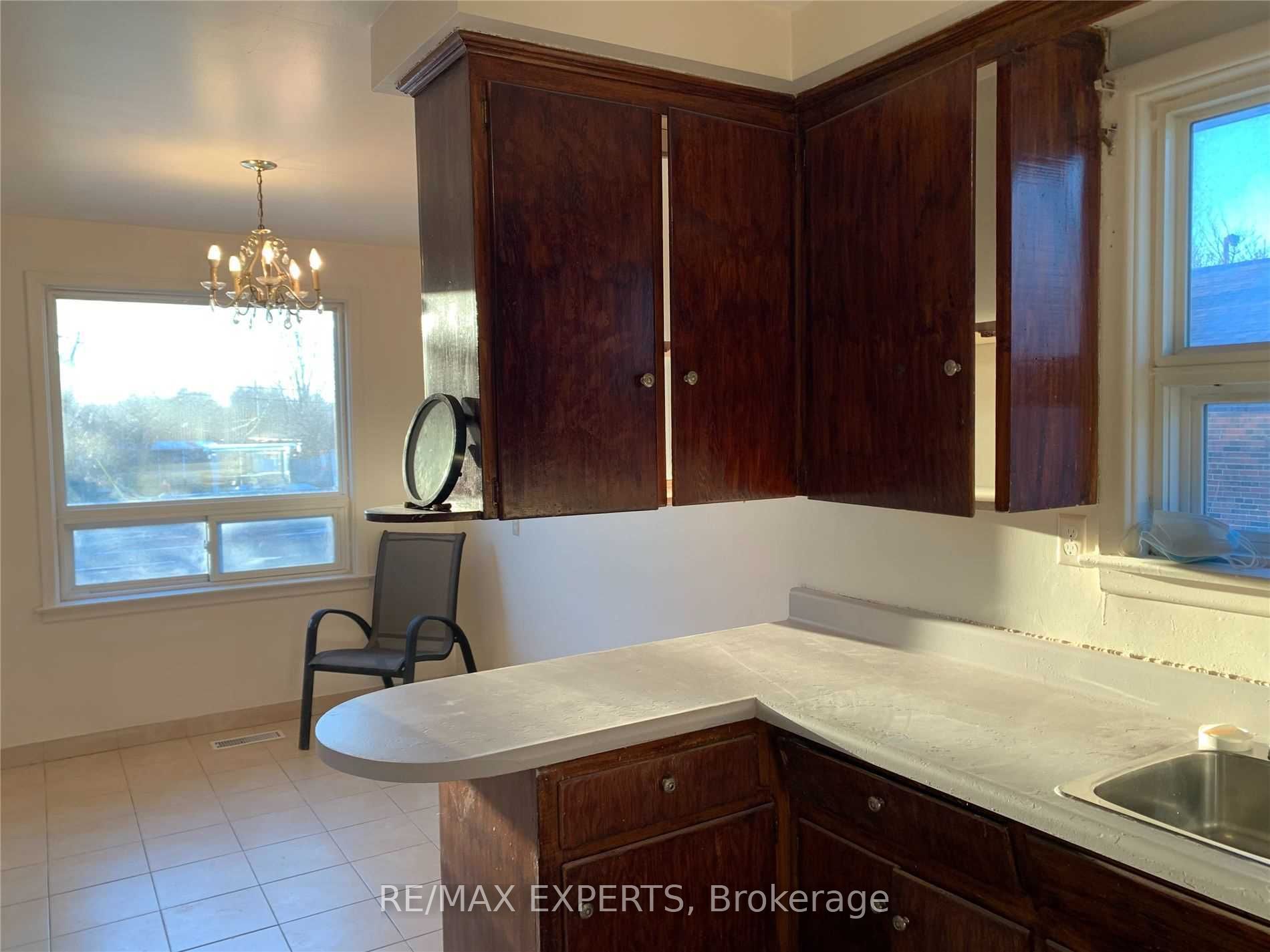 733 Markham Road Property Photo 4
