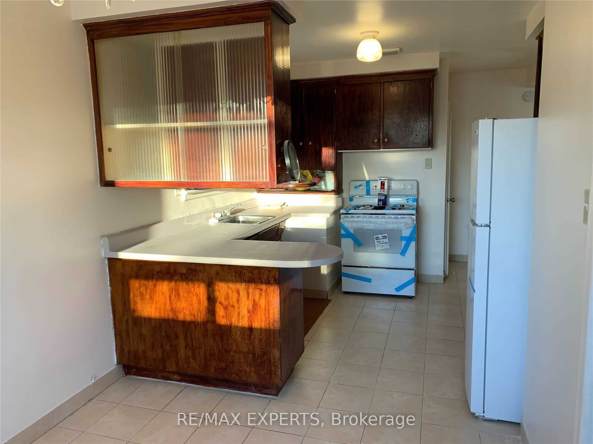 733 Markham Road Property Photo 5