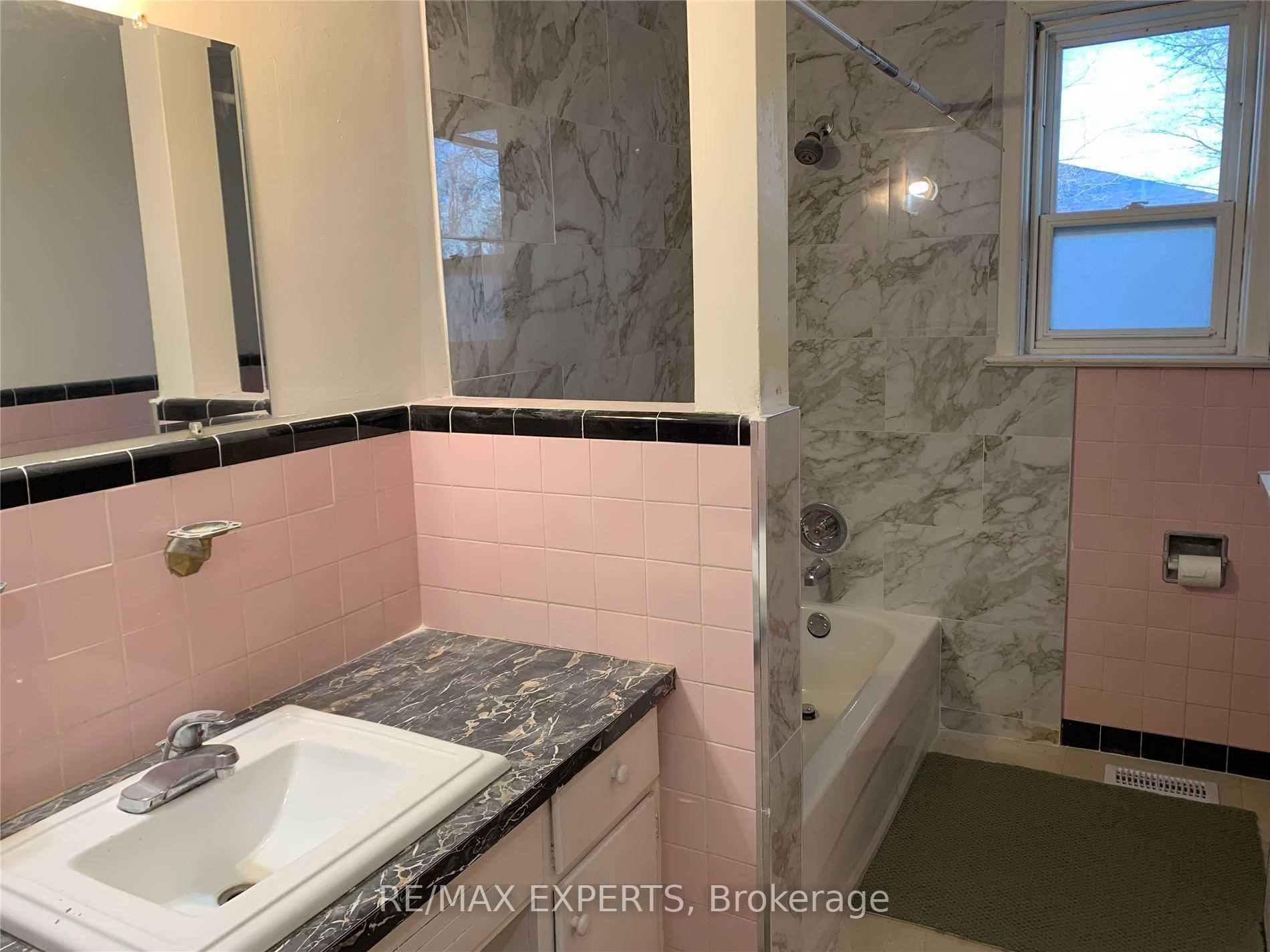 733 Markham Road Property Photo 7