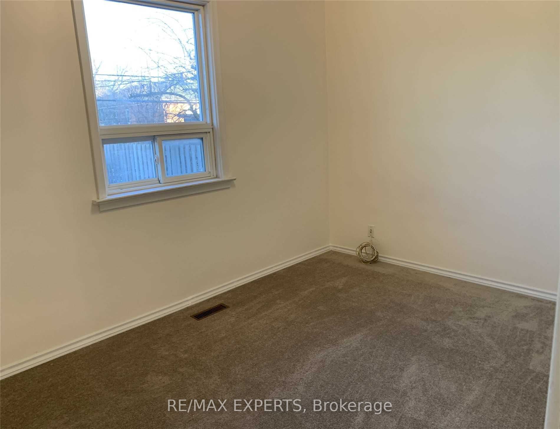 733 Markham Road Property Photo 8