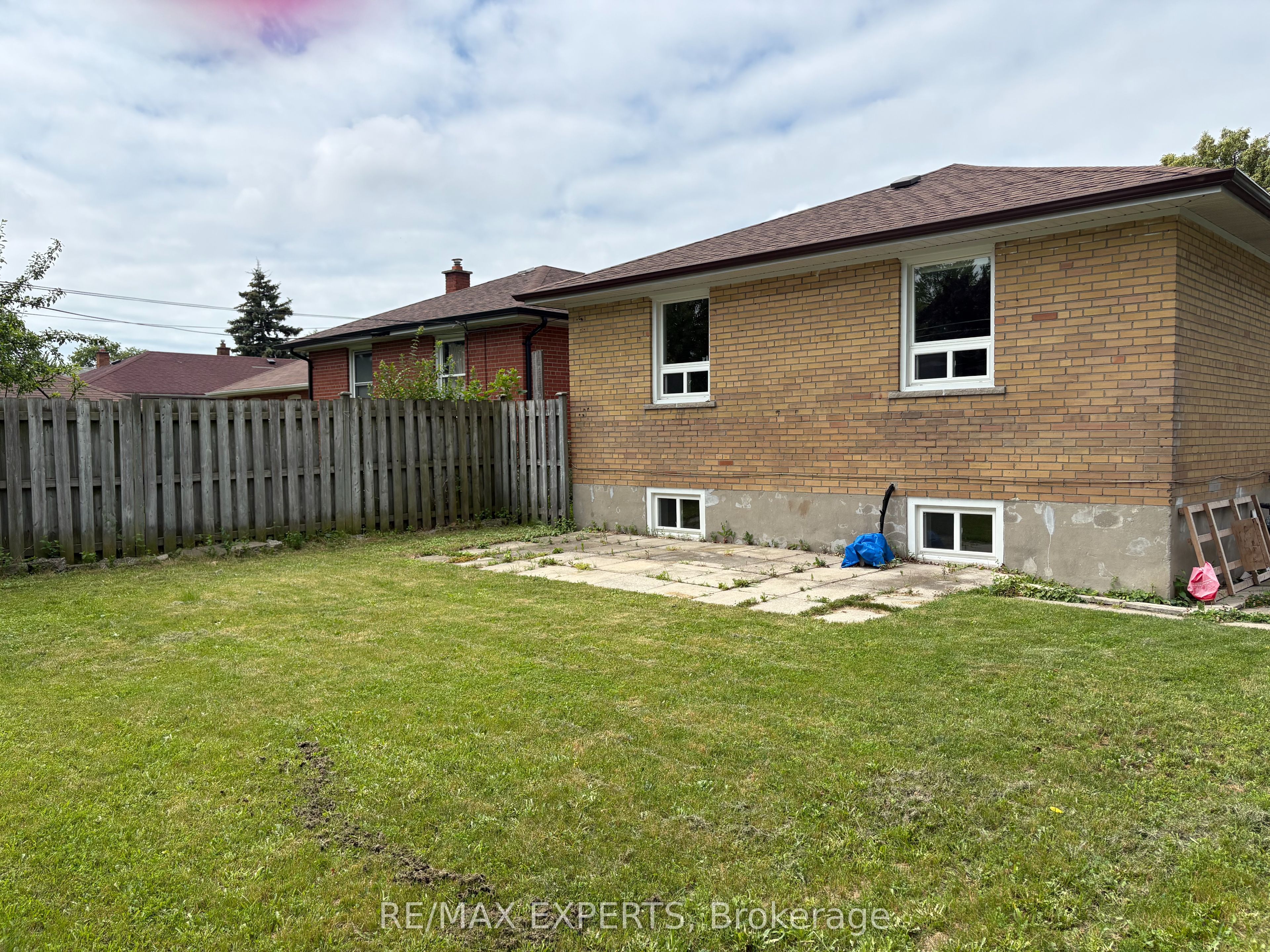 733 Markham Road Property Photo 11