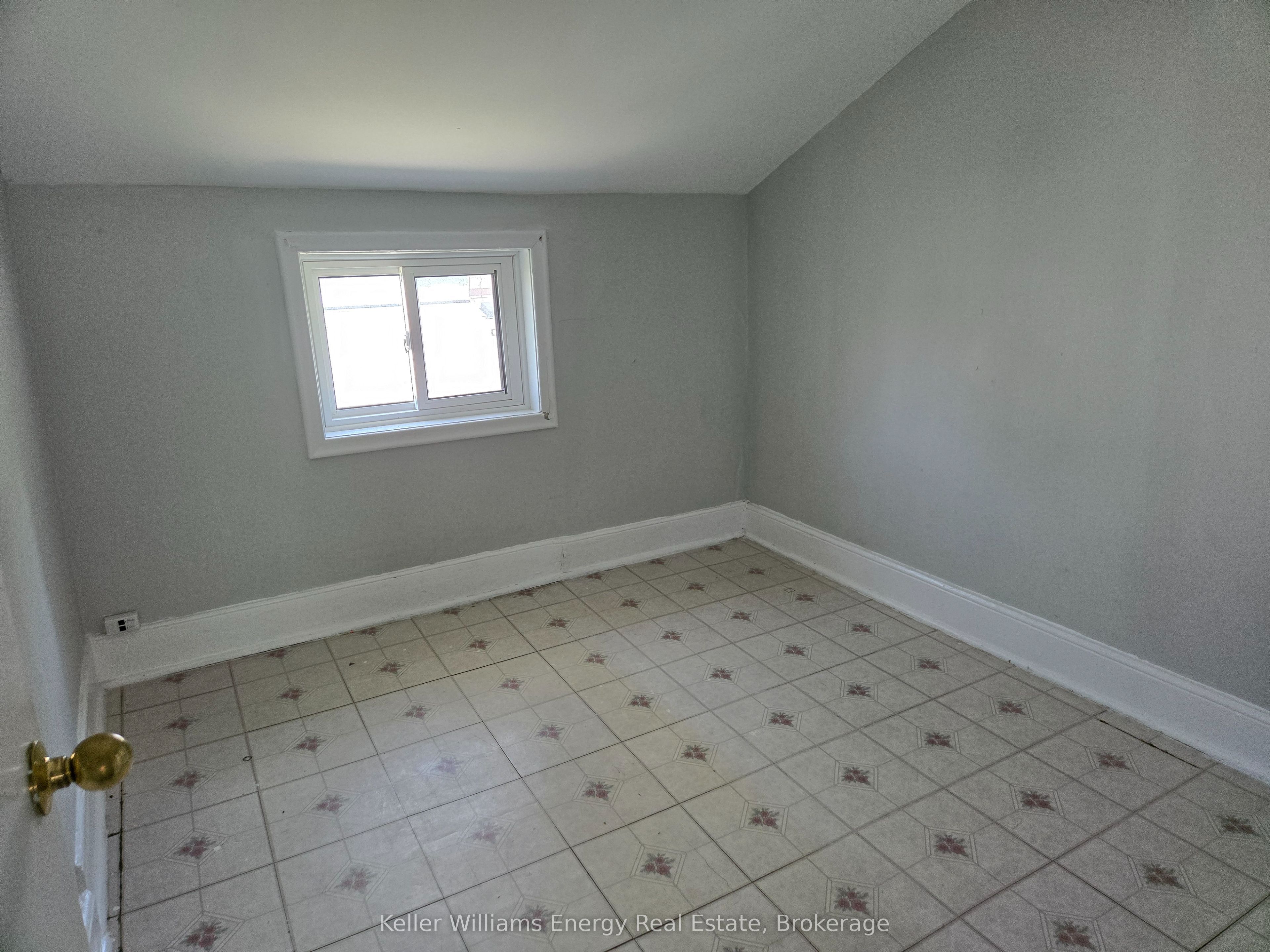86 Brock Street E #3 Property Photo 6