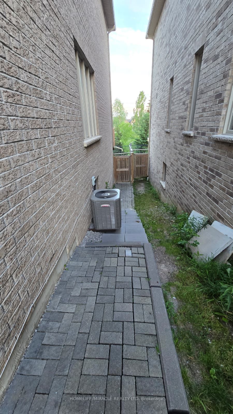 105 Stockell Crescent Property Photo 1