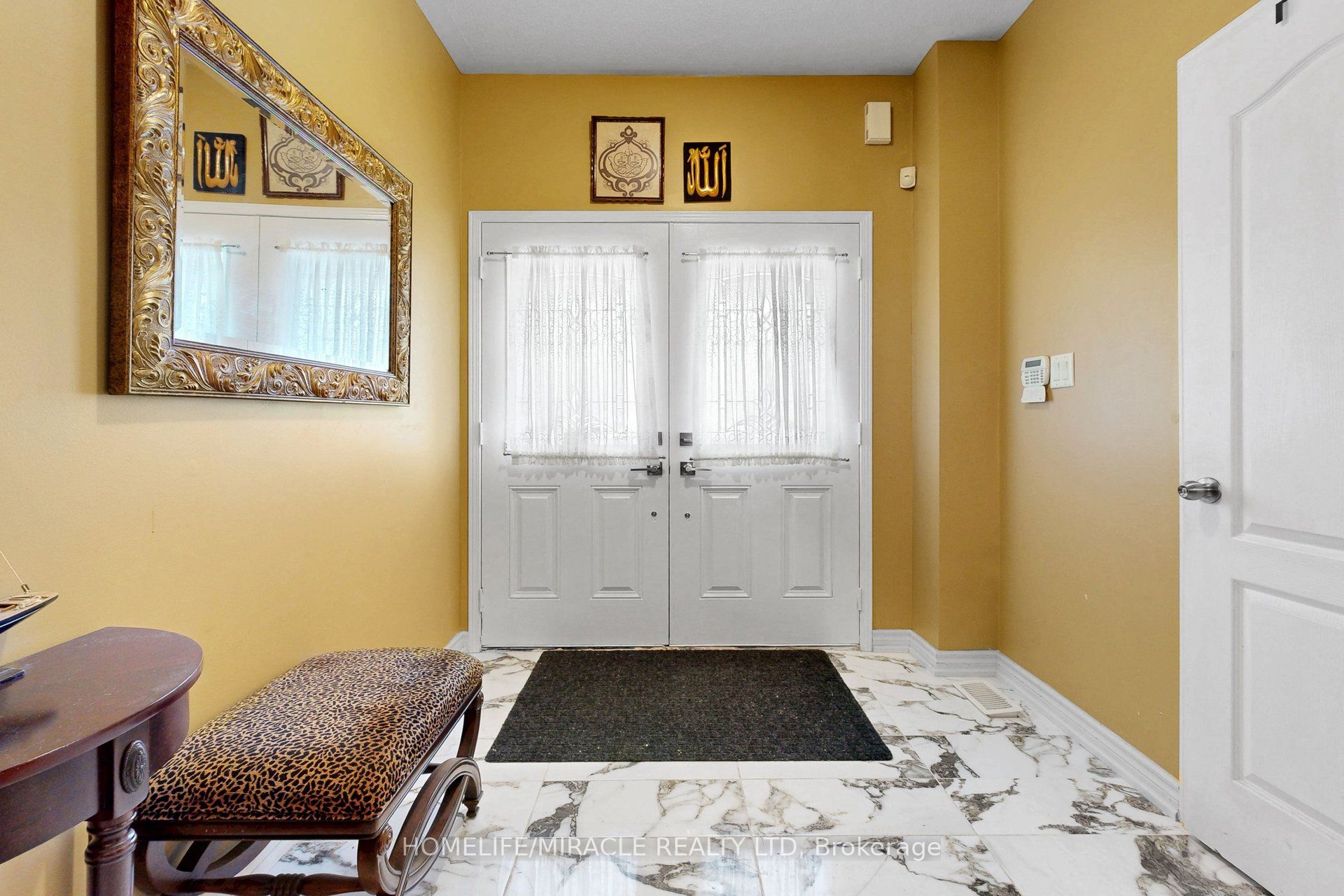 2003 Queensbury Drive Property Photo 3