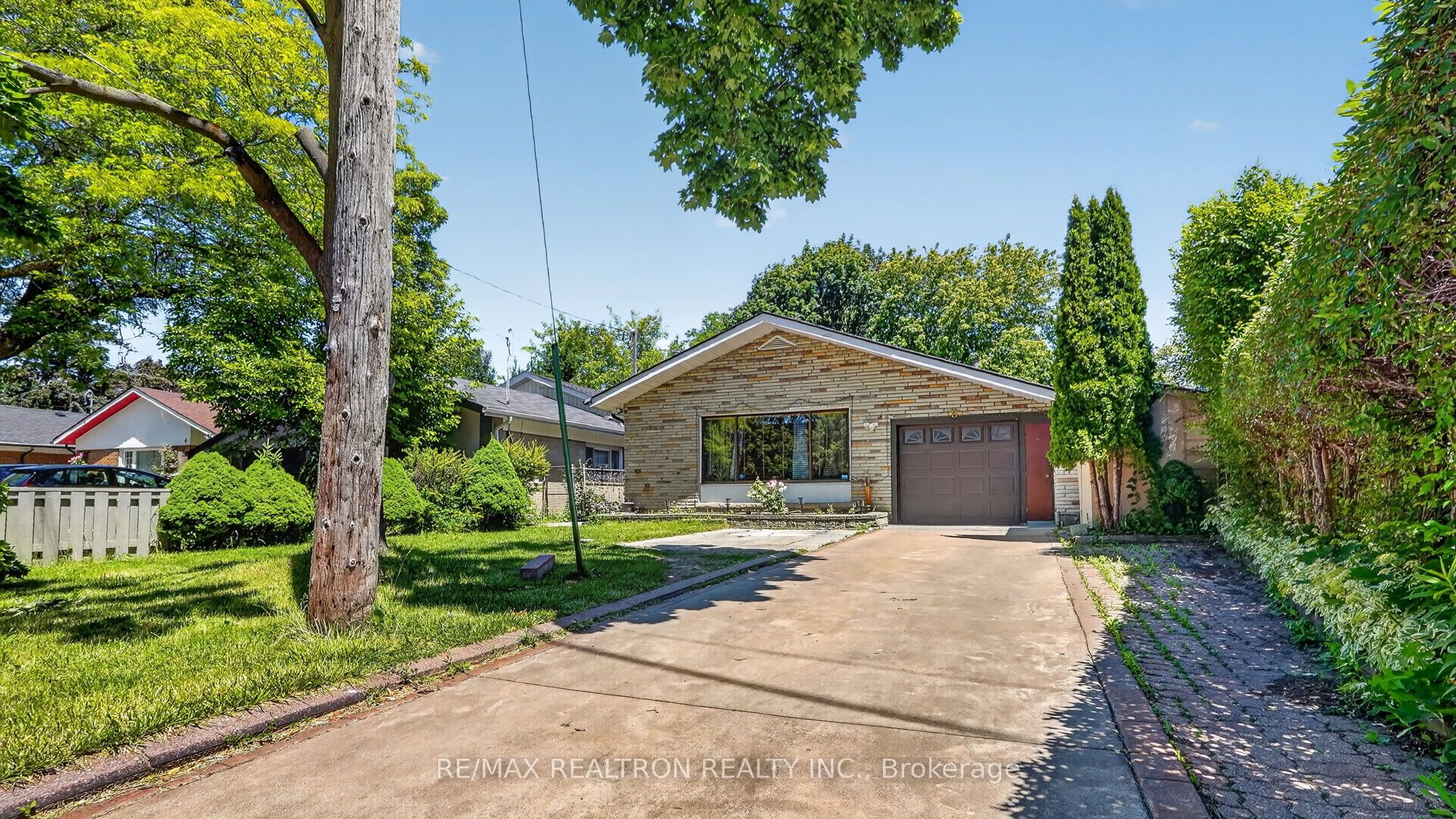 8 Bonnechere Crescent