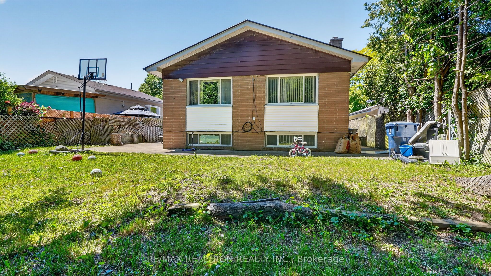 8 Bonnechere Crescent Property Photo 43