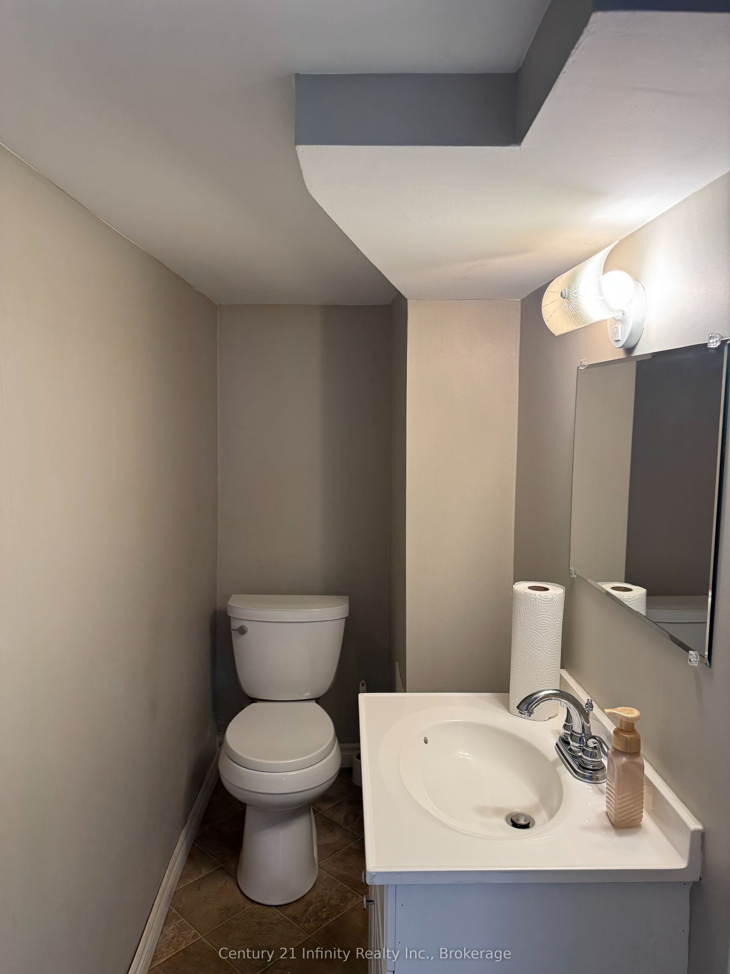 14 Ritson Road N Property Photo 9