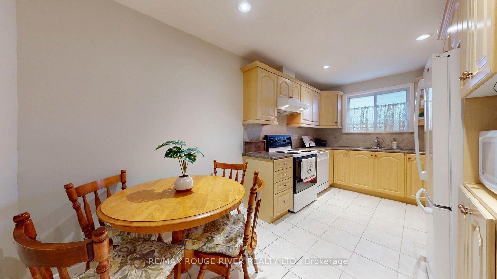 33 Pepper Tree Drive Property Photo 9