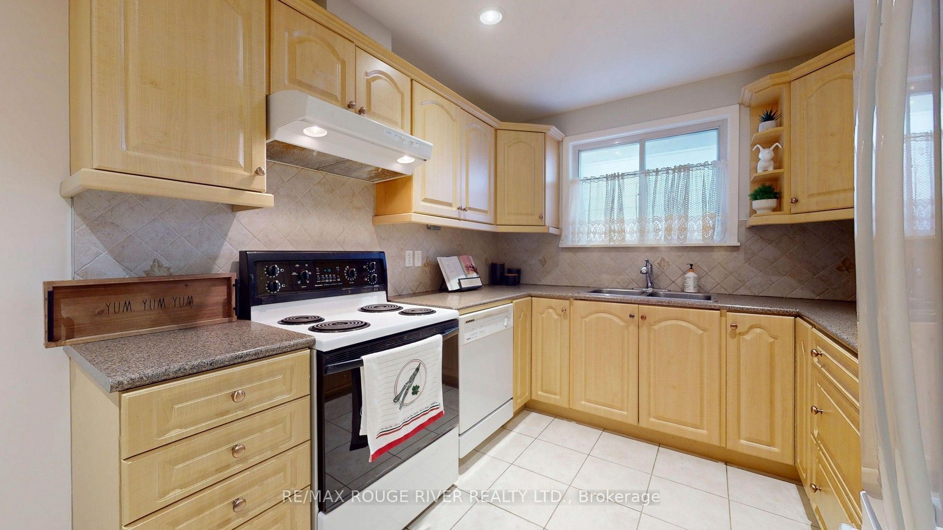 33 Pepper Tree Drive Property Photo 11