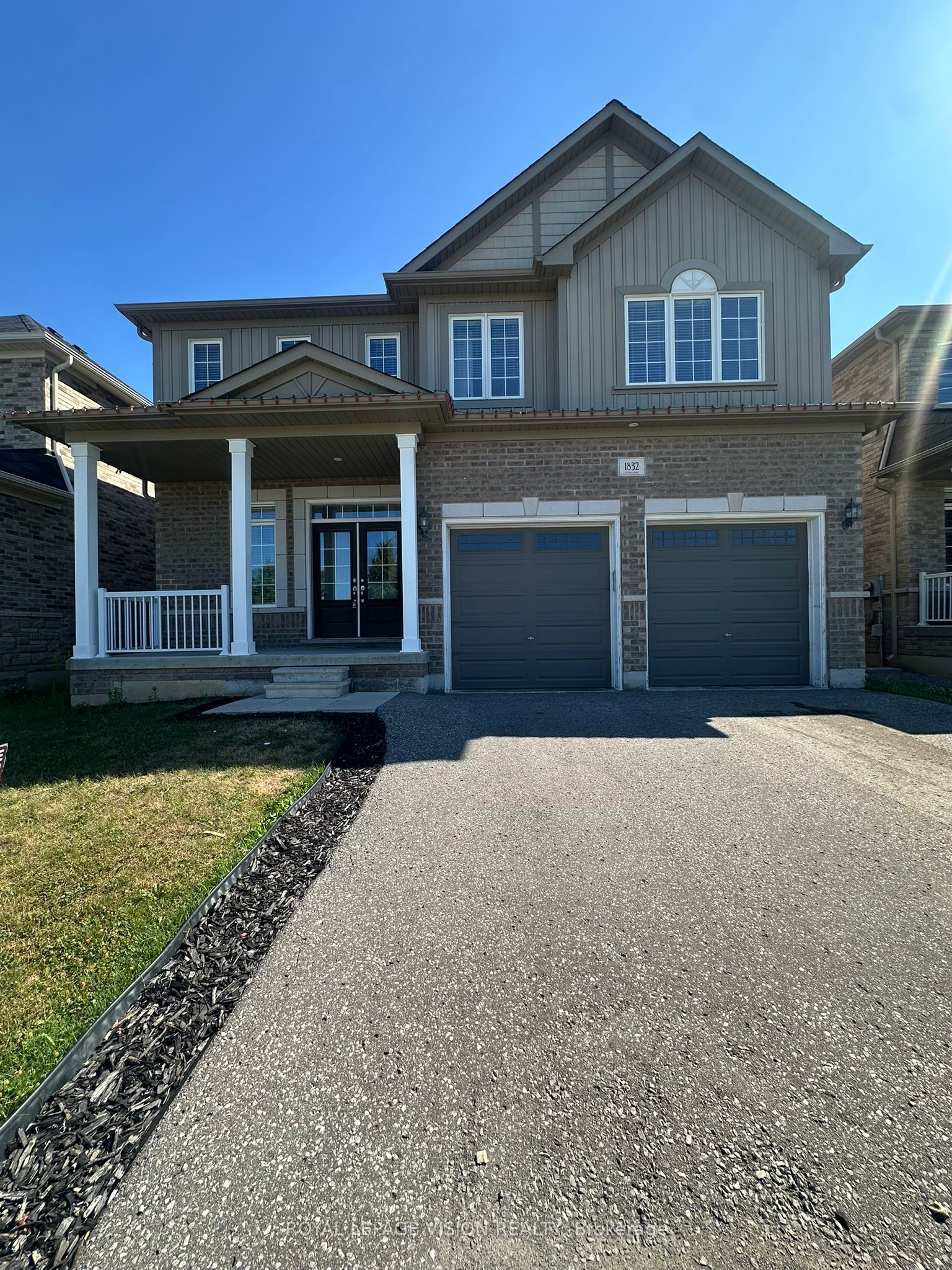 1832 Western Crescent Property Photo 1