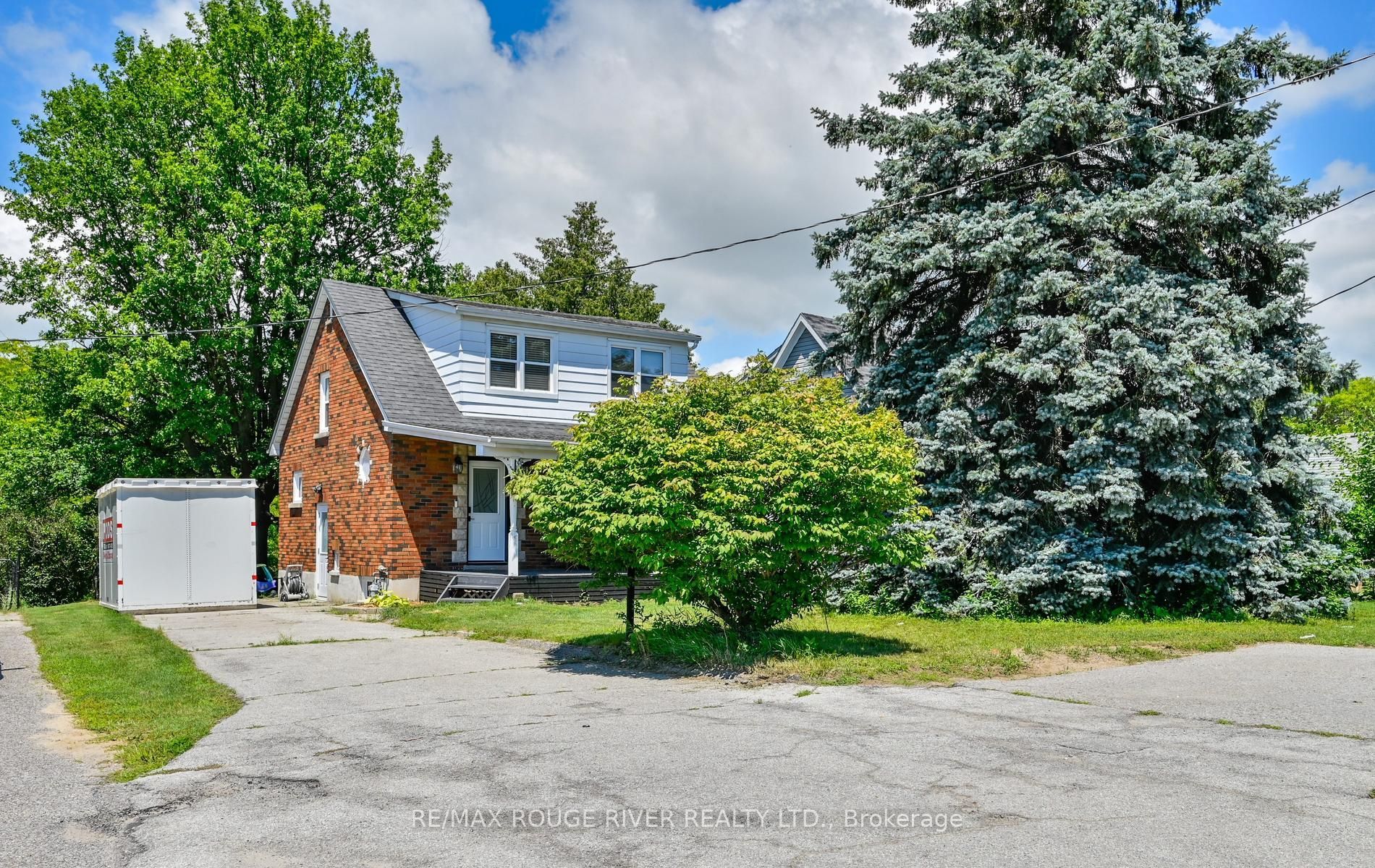 1576 Highway 2 Road Property Photo 2
