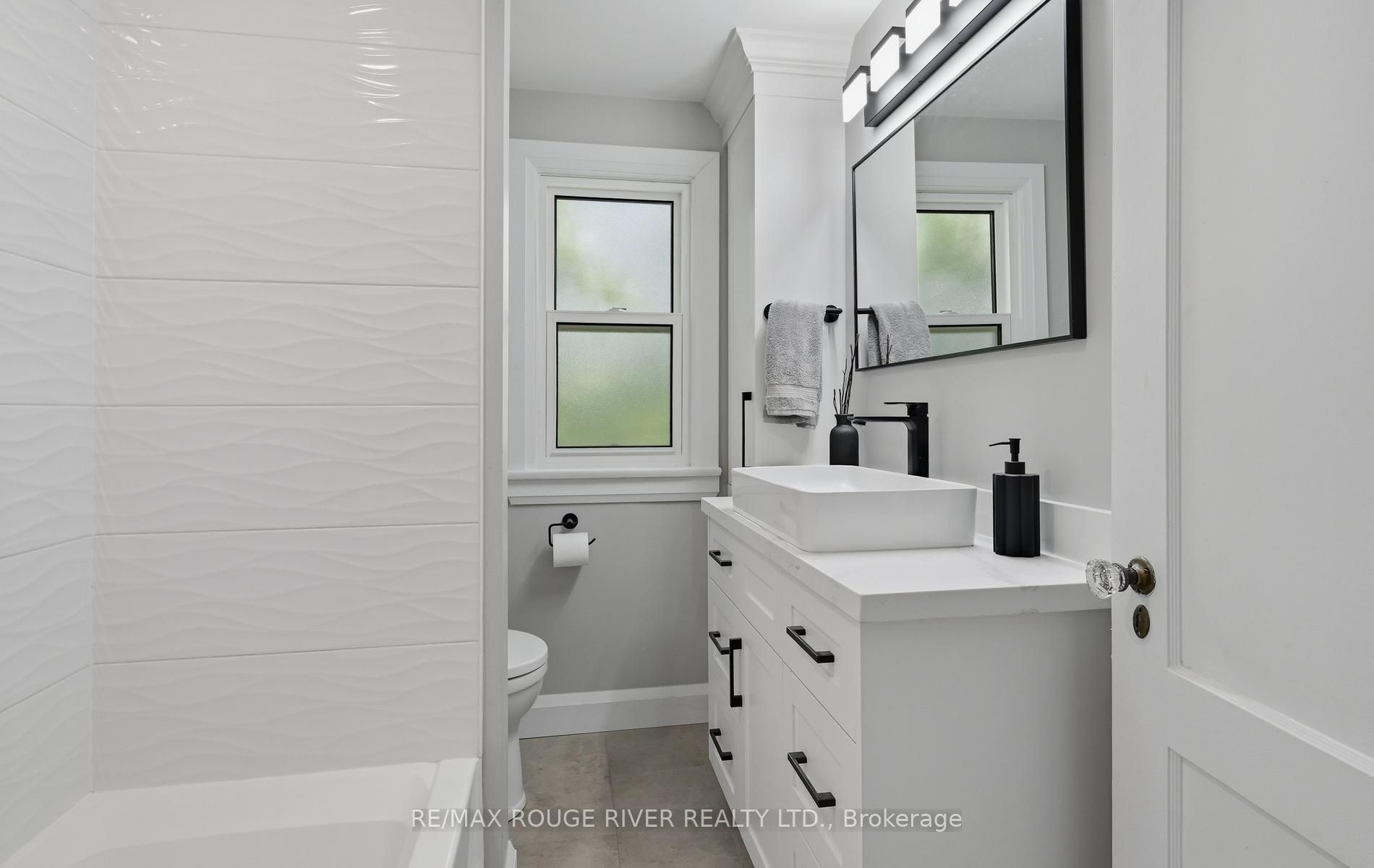 1576 Highway 2 Road Property Photo 24