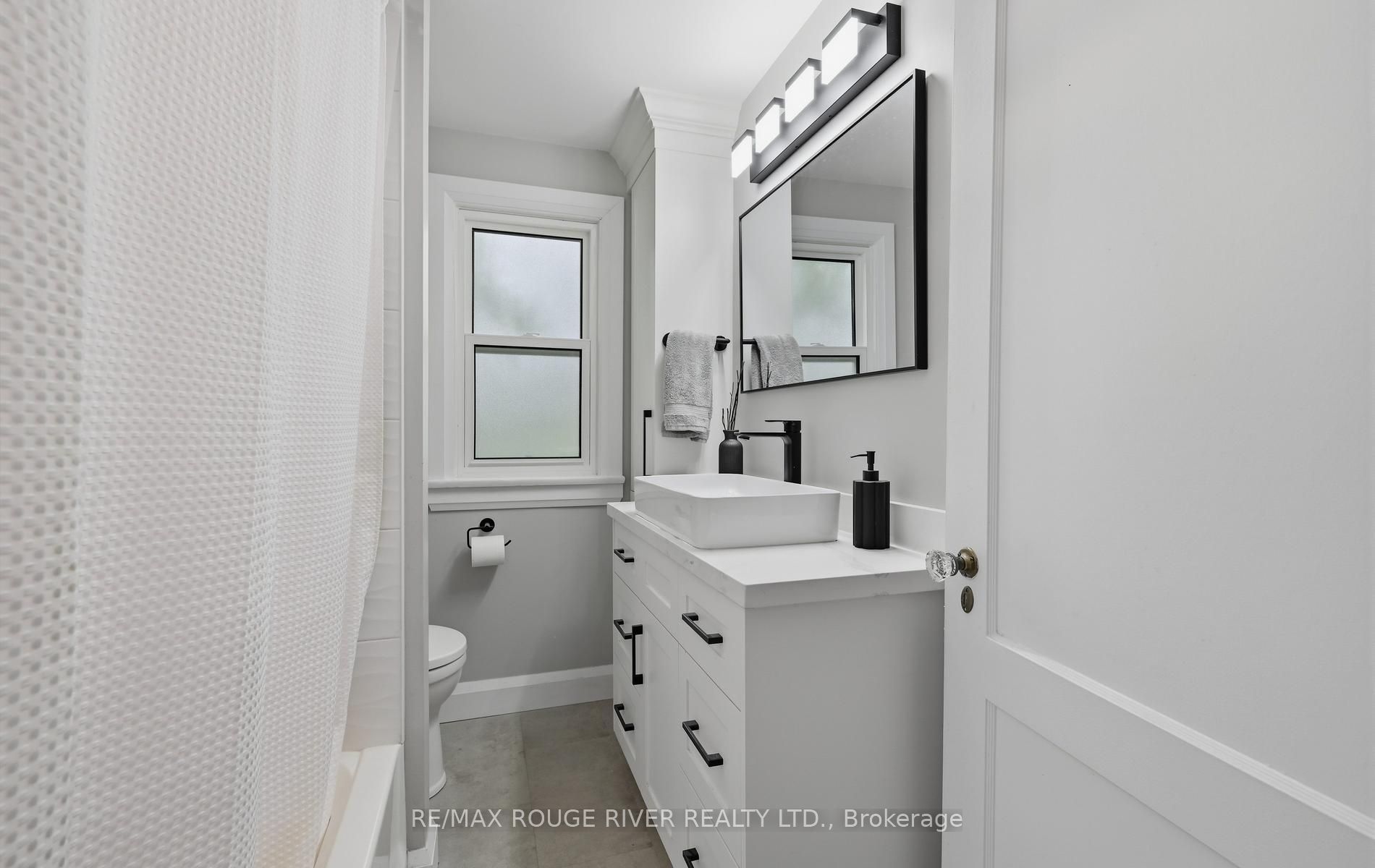1576 Highway 2 Road Property Photo 25