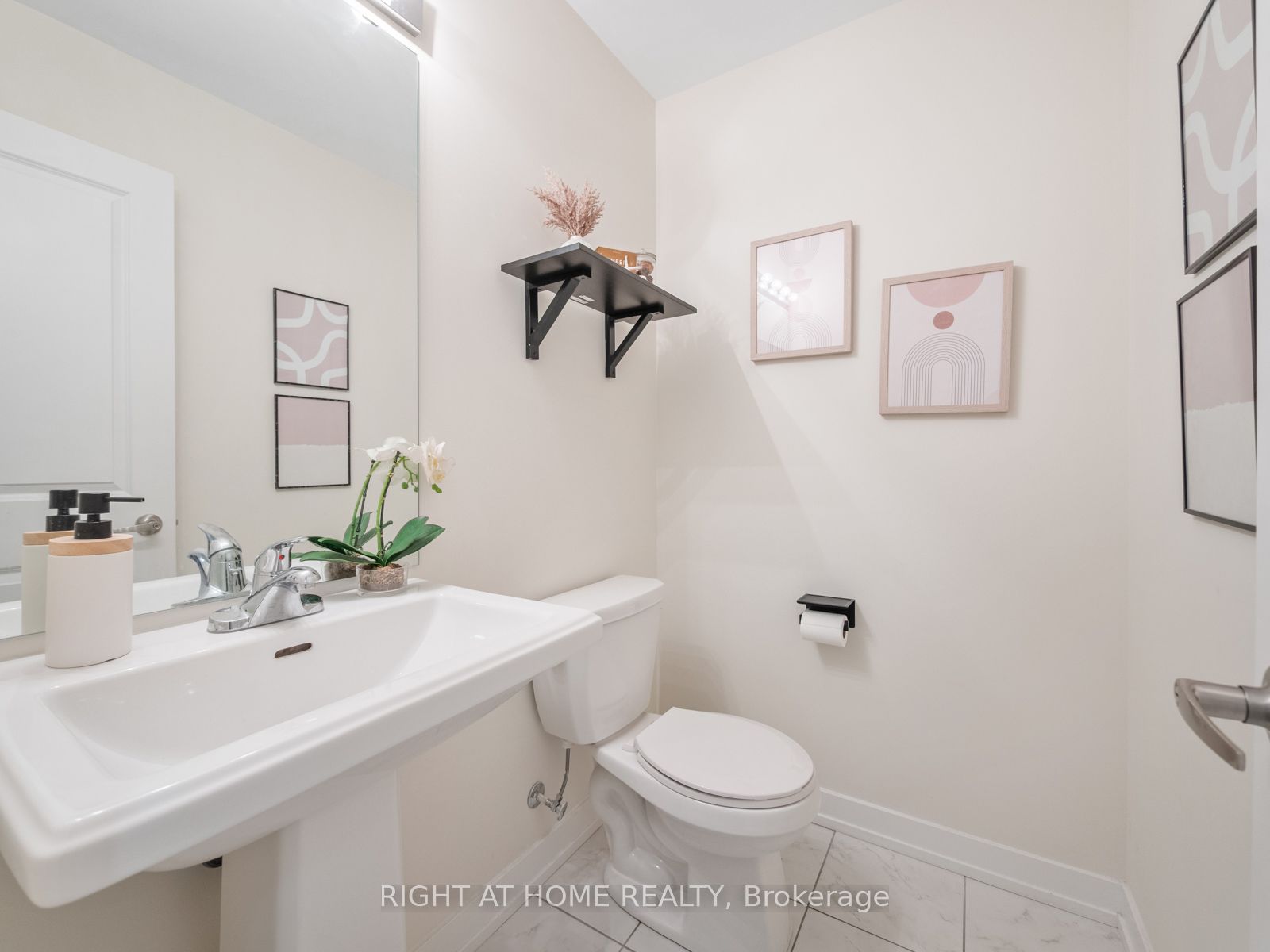 2550 Castlegate Crossing 403 Property Photo 24