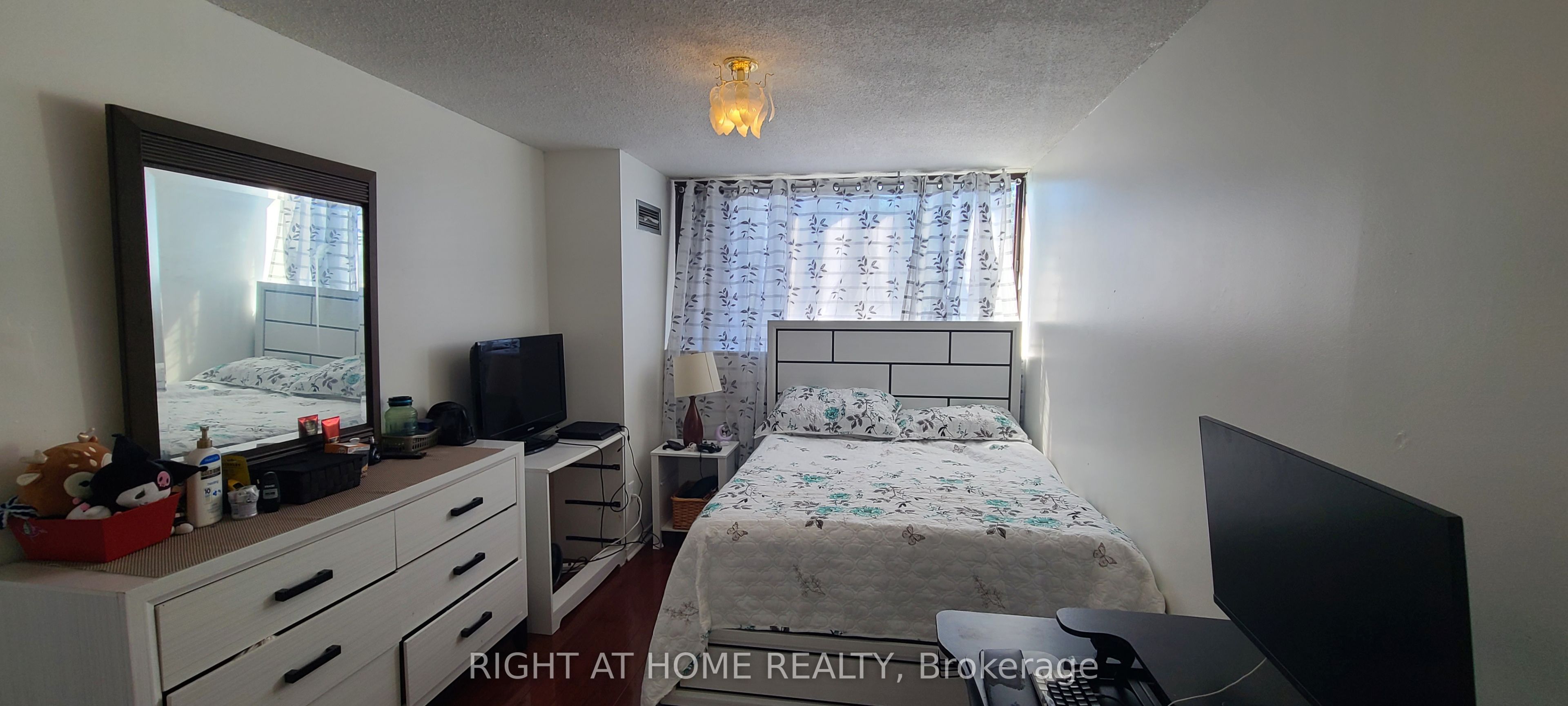 10 Tapscott Road 405 Property Photo 15