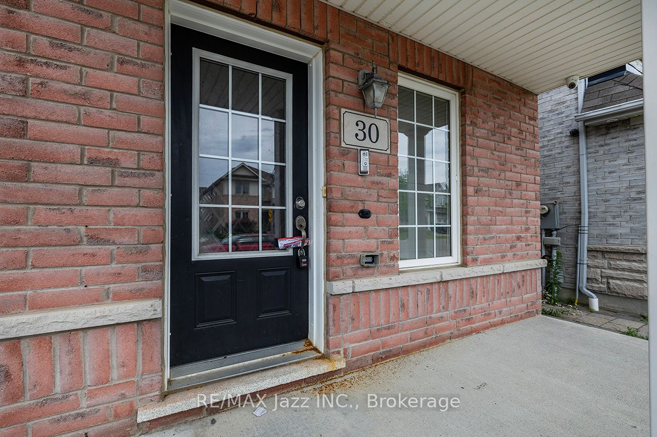 30 Lloydminster Avenue Property Photo 4