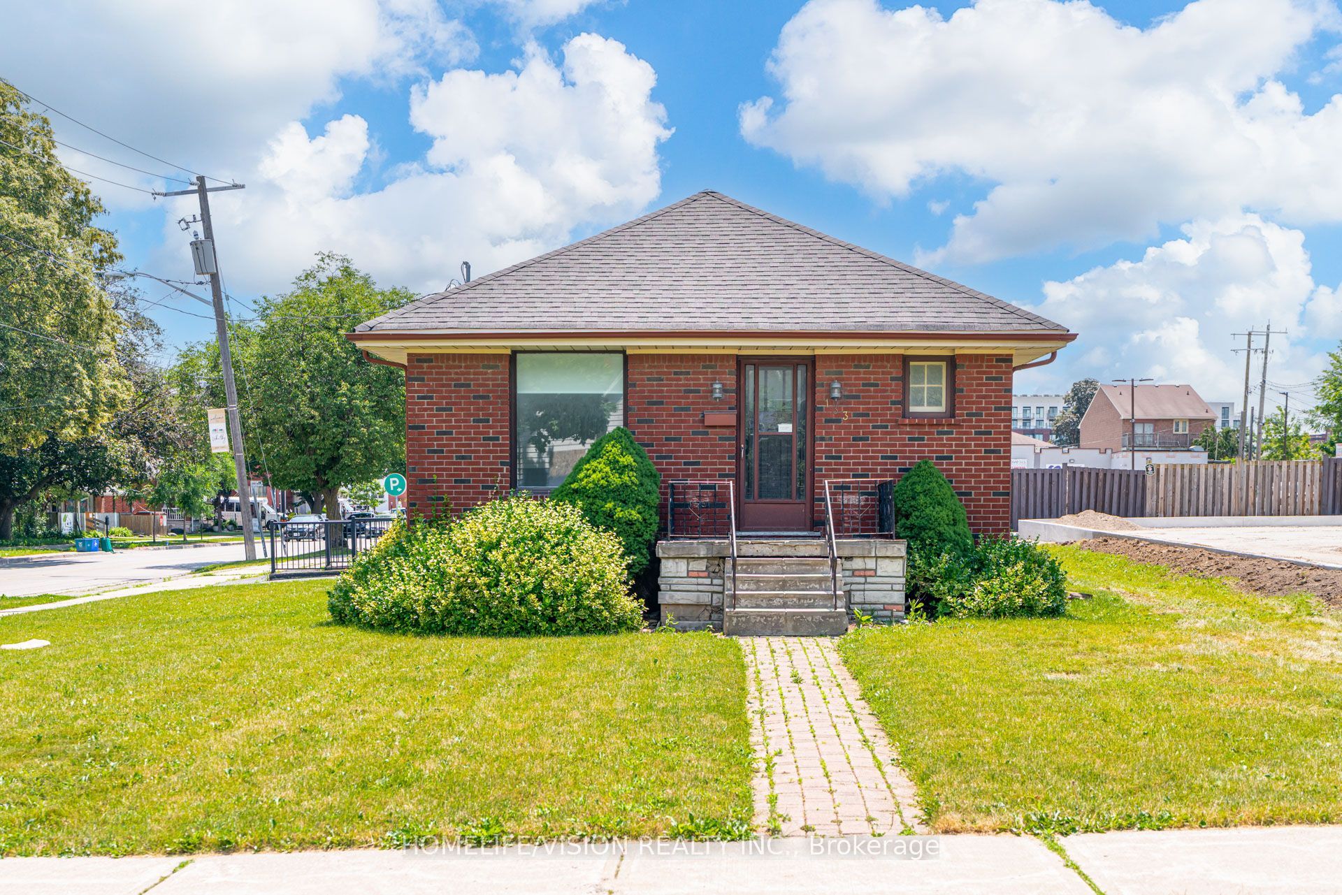 133 Mary Street E Property Photo 3