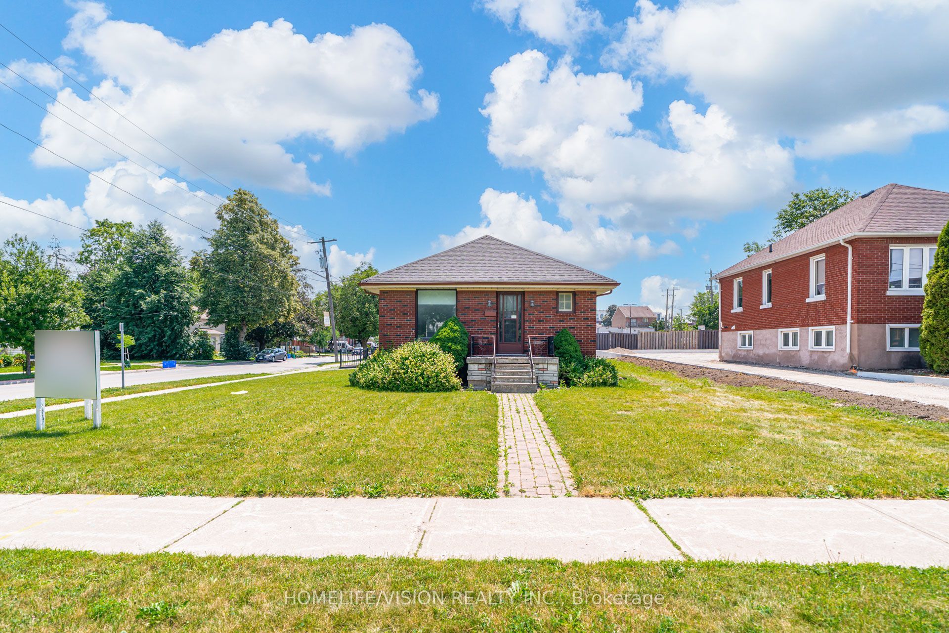 133 Mary Street E Property Photo 4