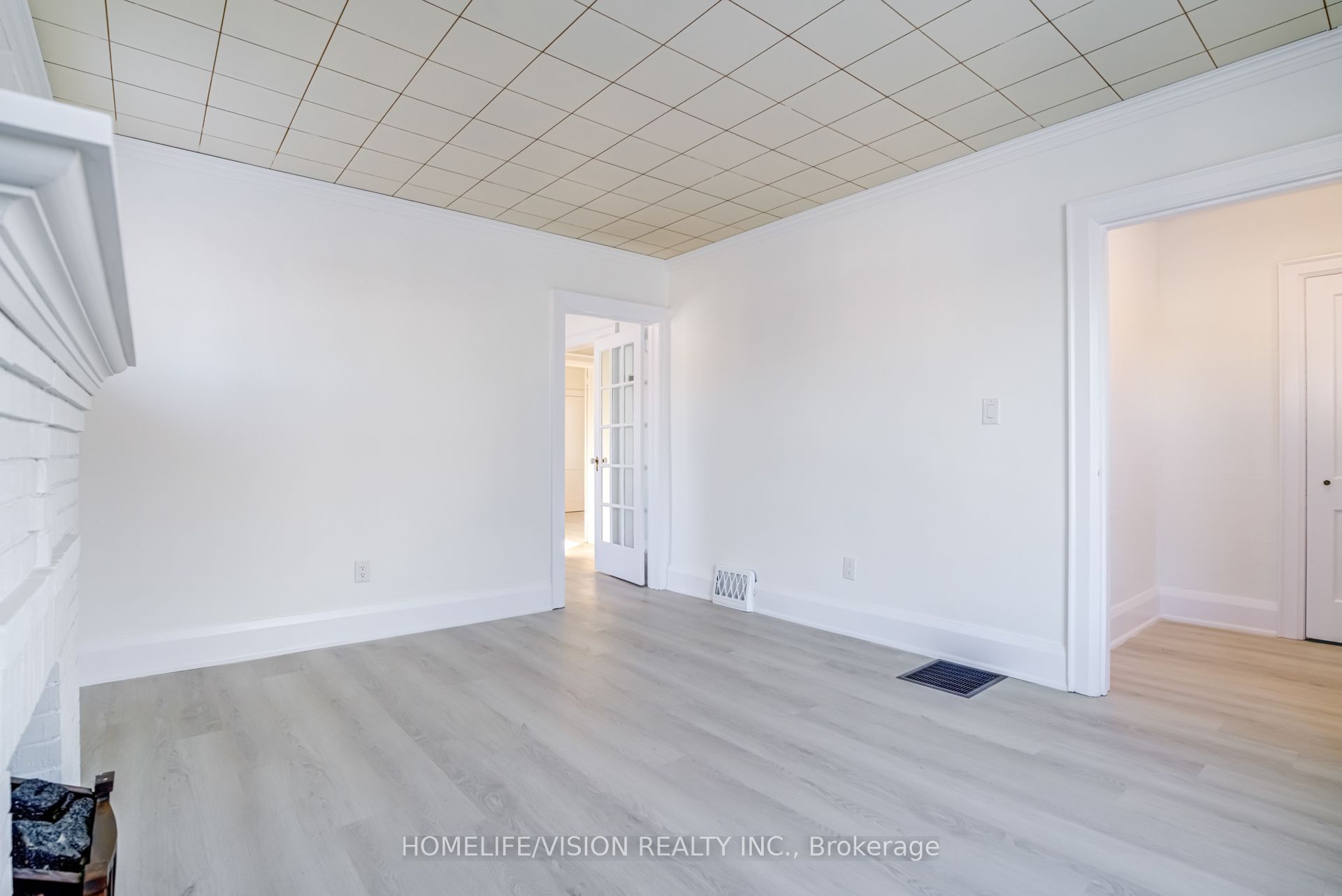133 Mary Street E Property Photo 10