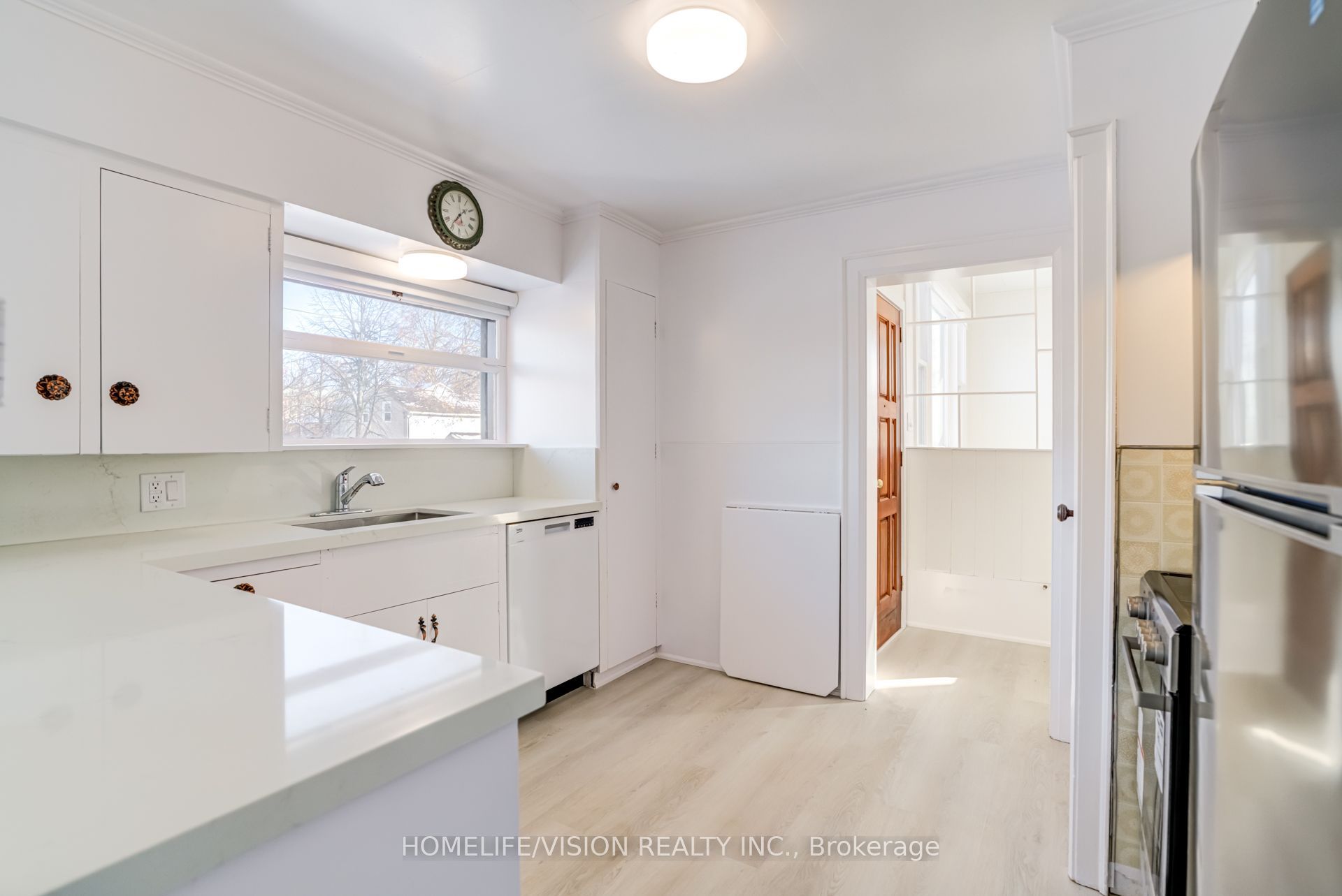 133 Mary Street E Property Photo 15