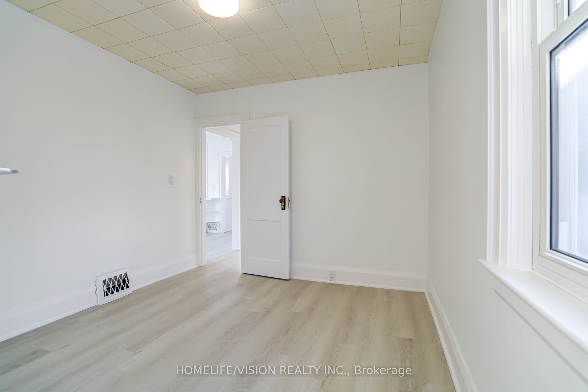 133 Mary Street E Property Photo 23