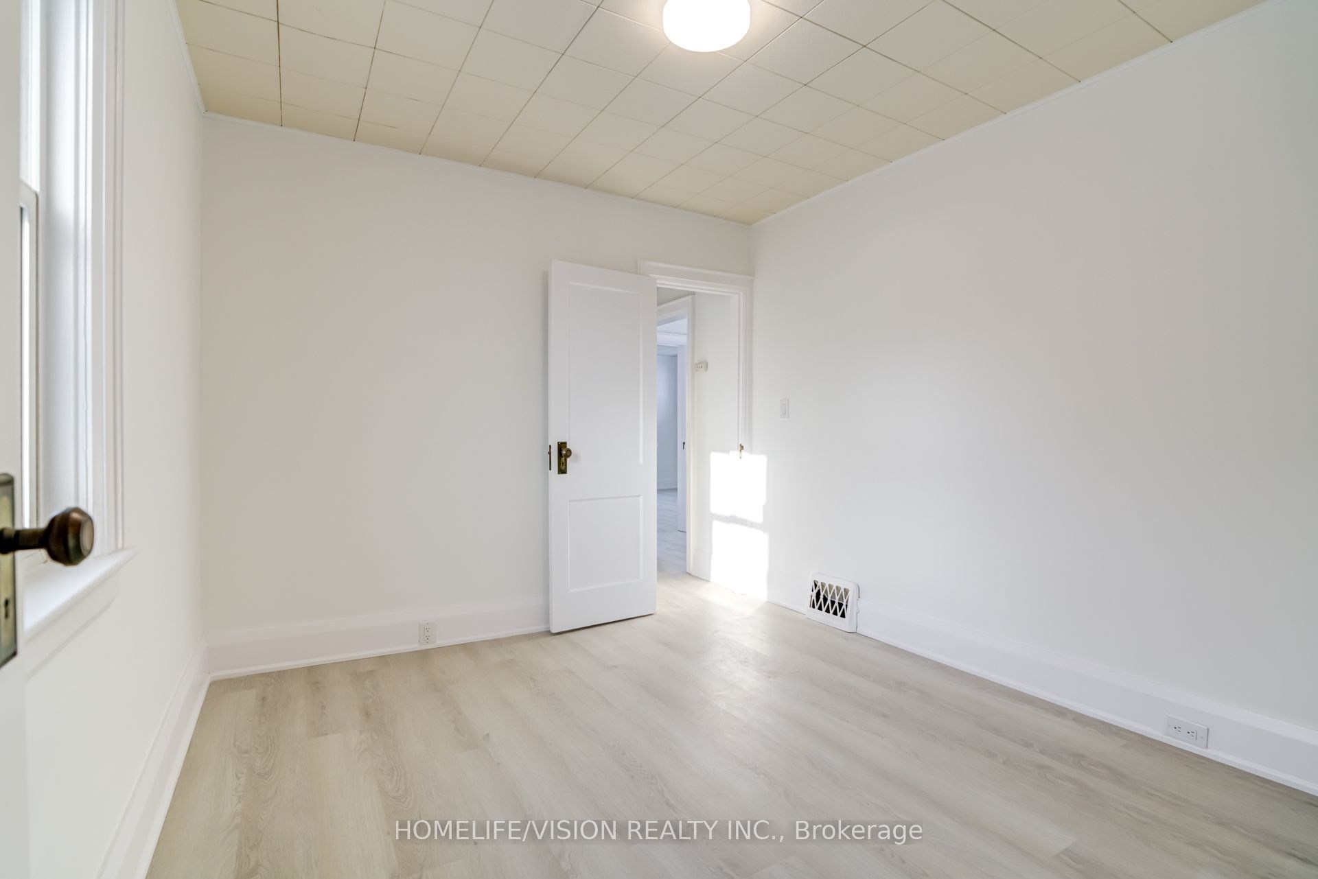 133 Mary Street E Property Photo 25