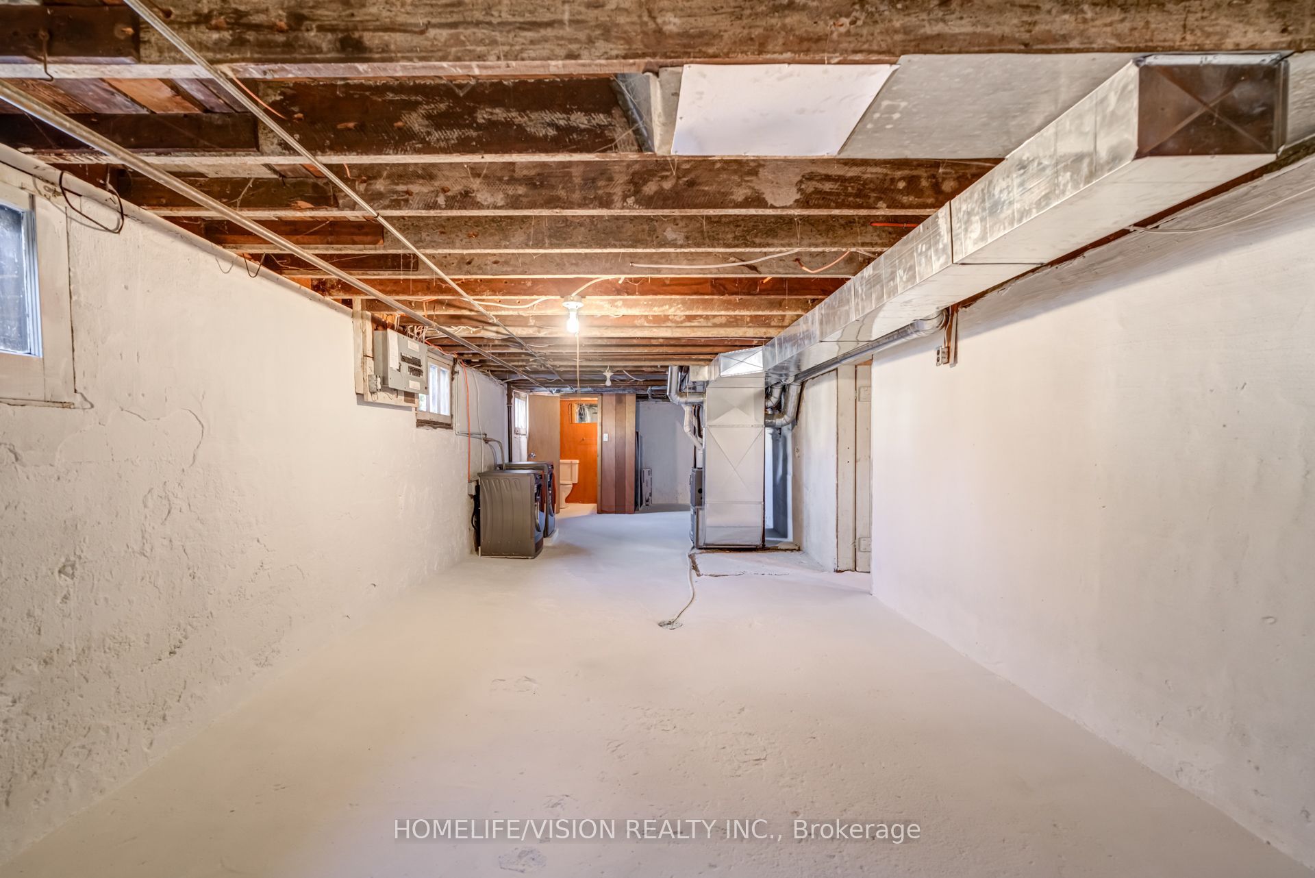 133 Mary Street E Property Photo 33