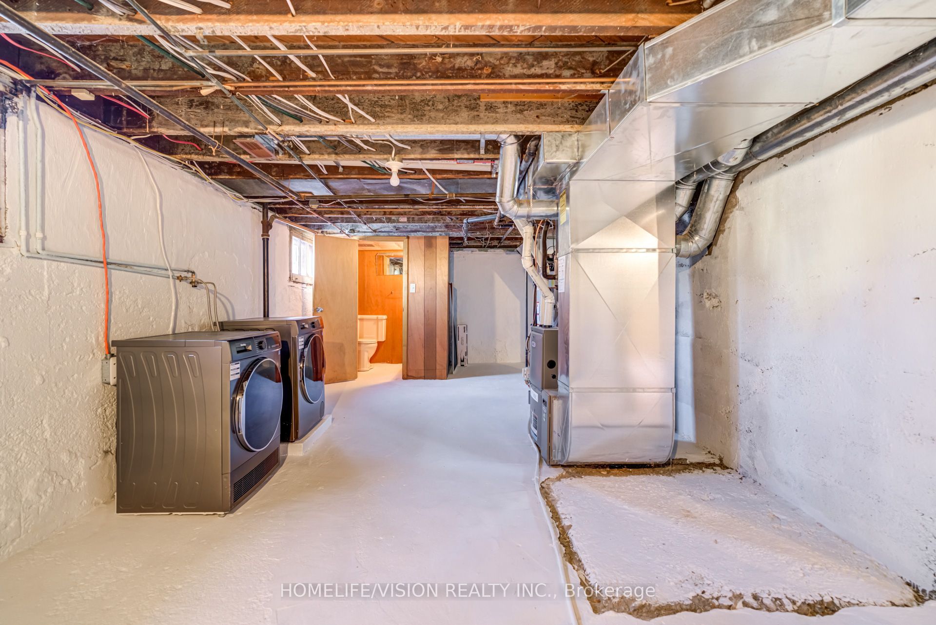 133 Mary Street E Property Photo 34