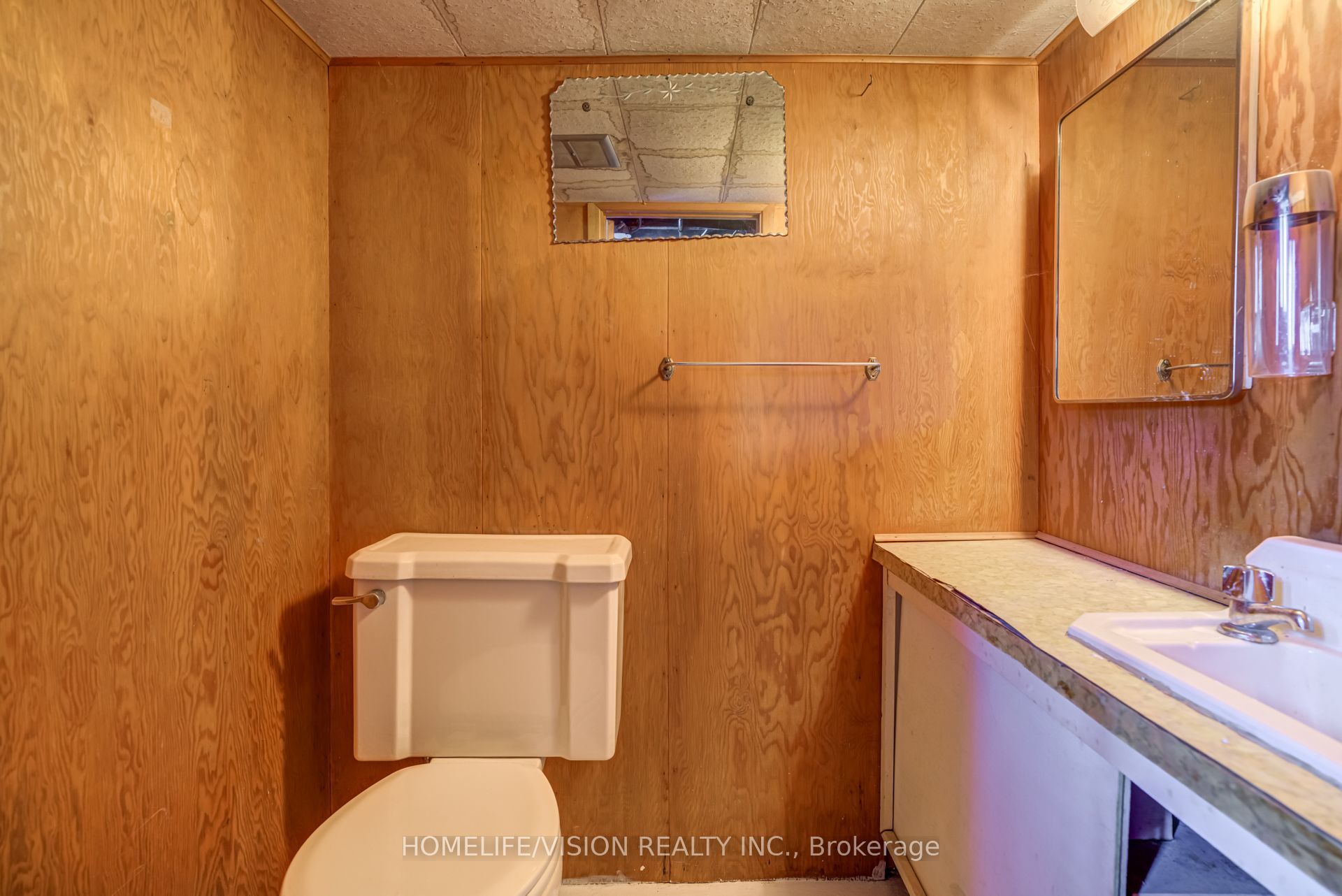 133 Mary Street E Property Photo 35