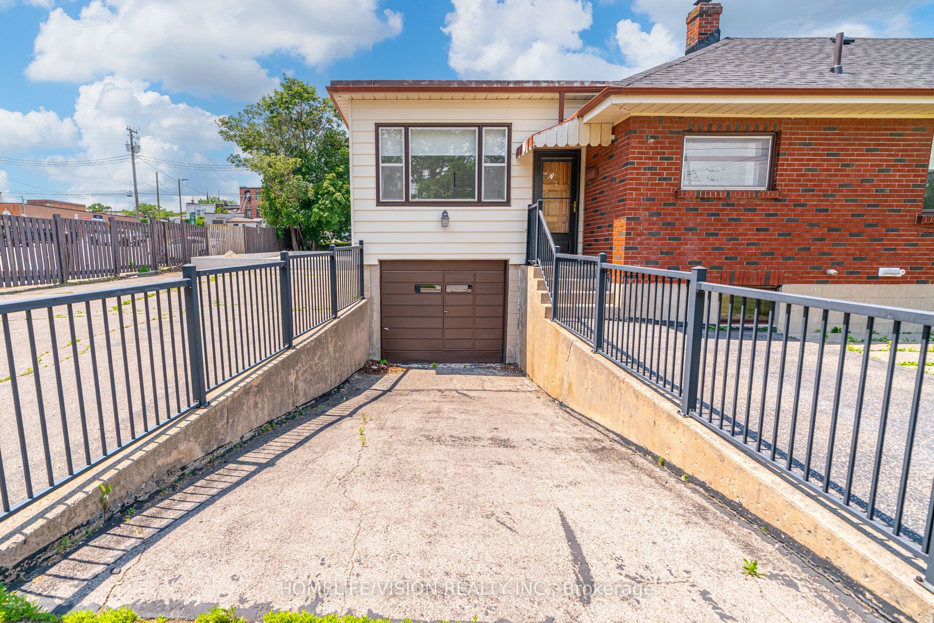 133 Mary Street E Property Photo 40